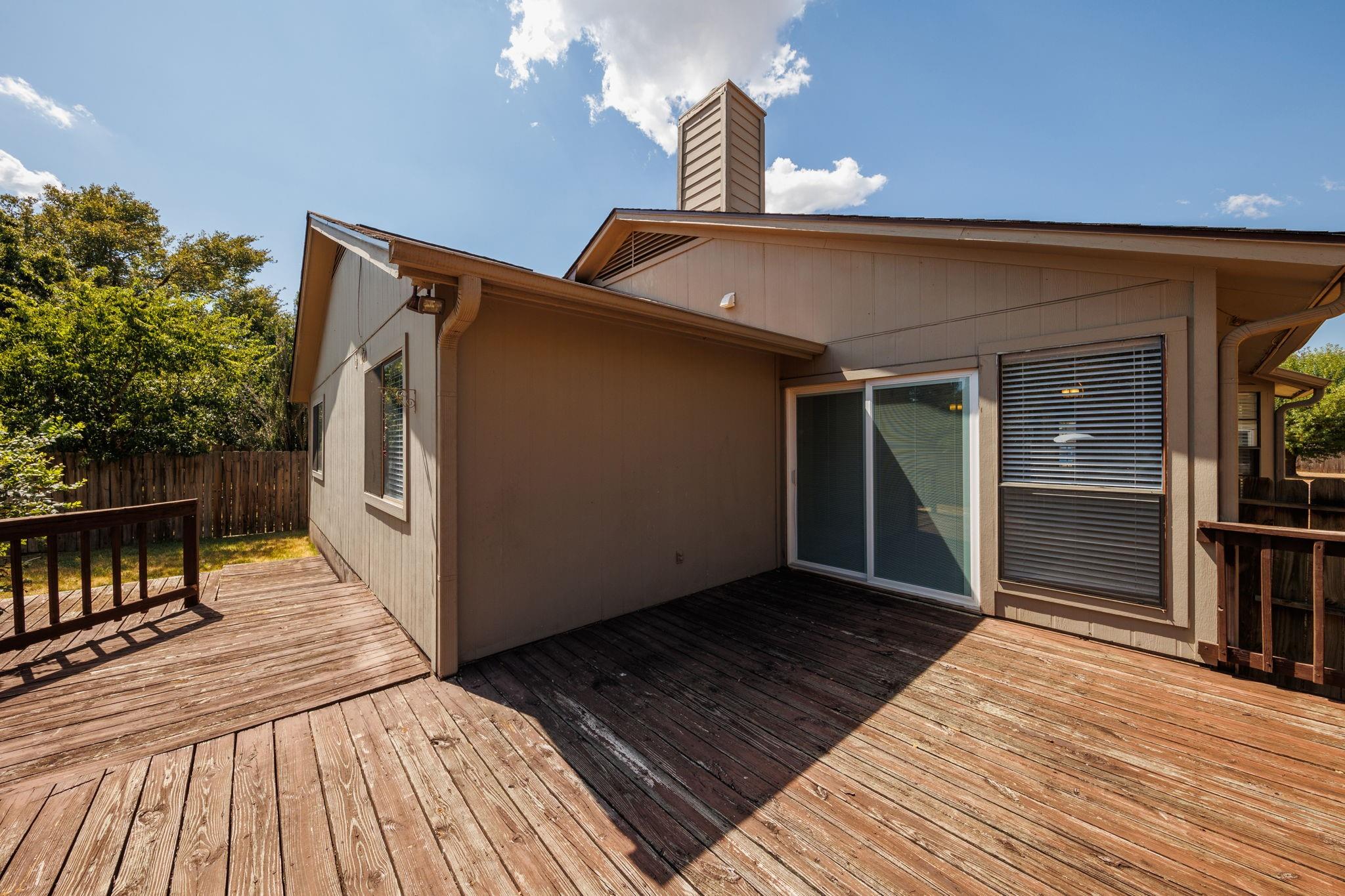 808 Primrose LN