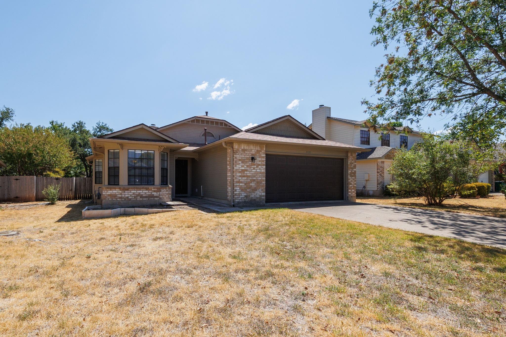 808 Primrose LN