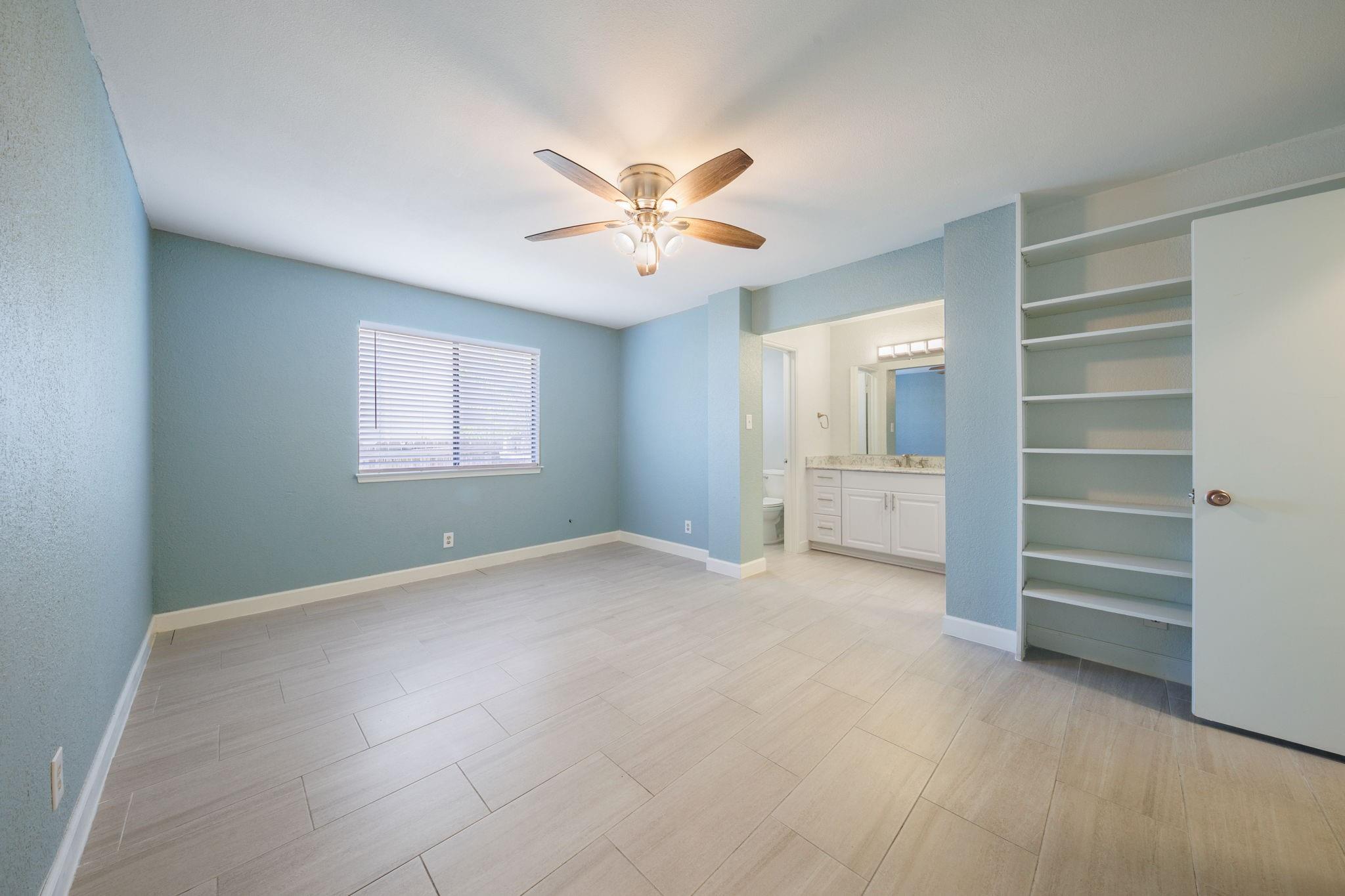 808 Primrose LN