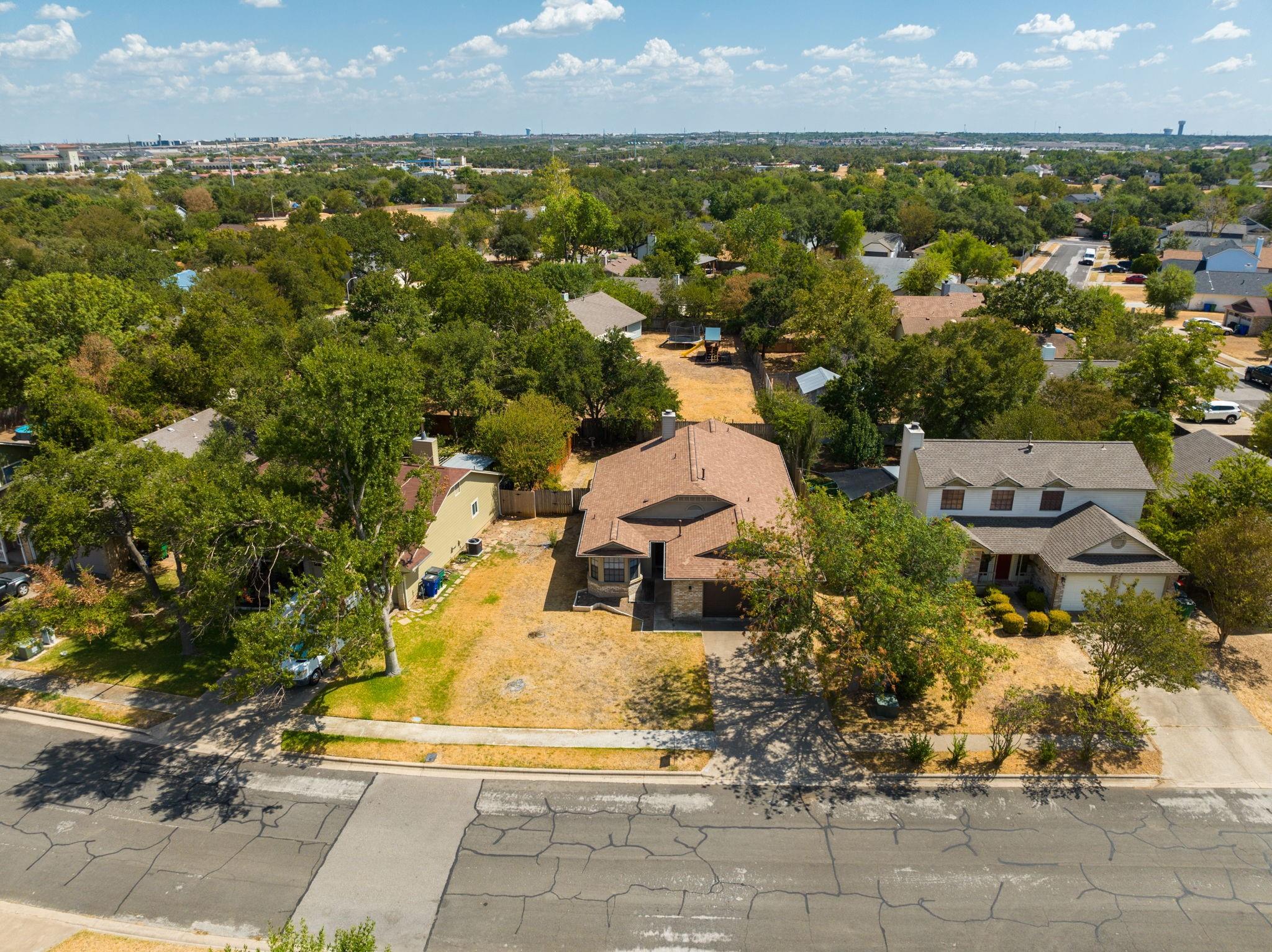 808 Primrose LN