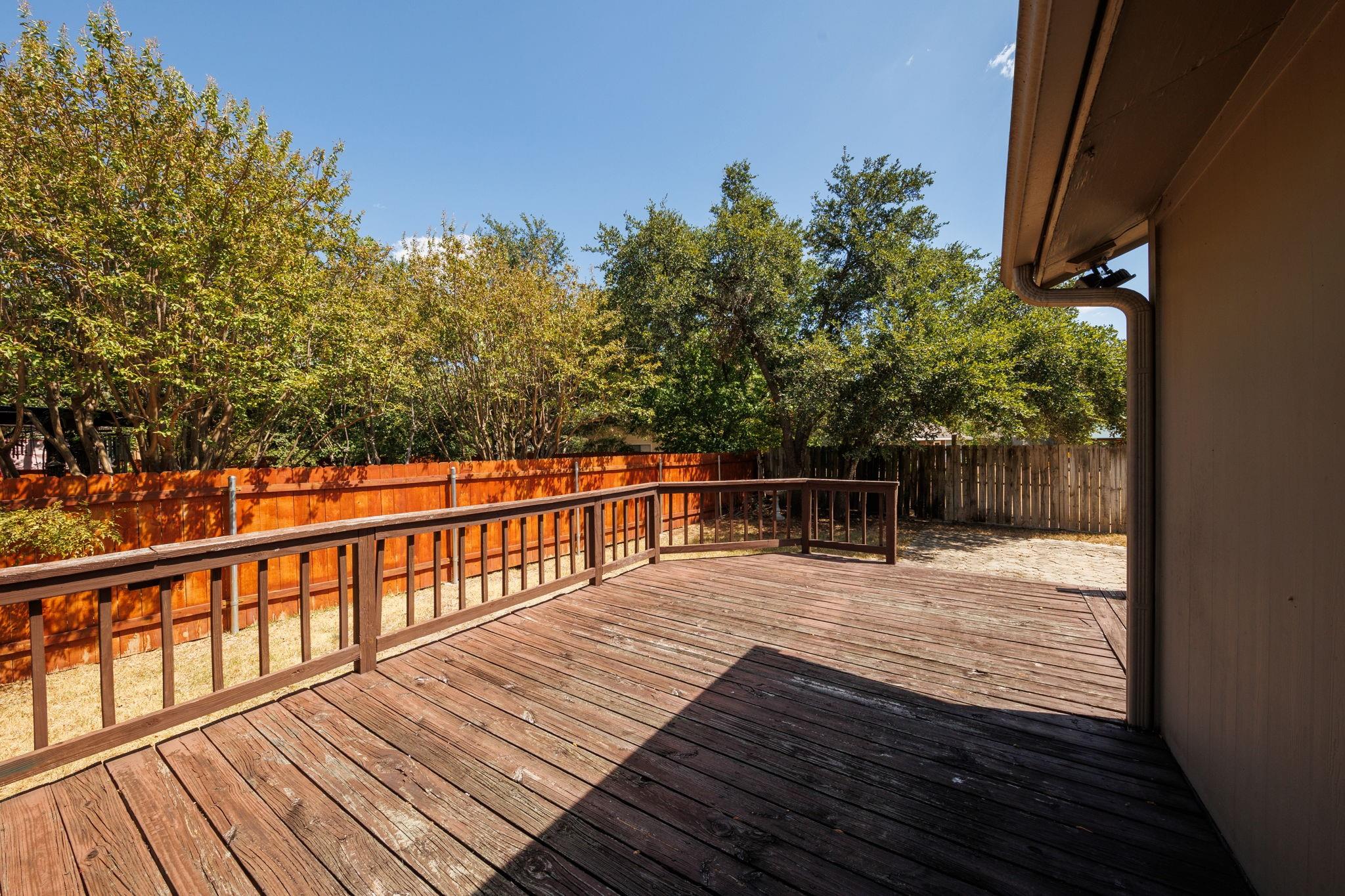 808 Primrose LN