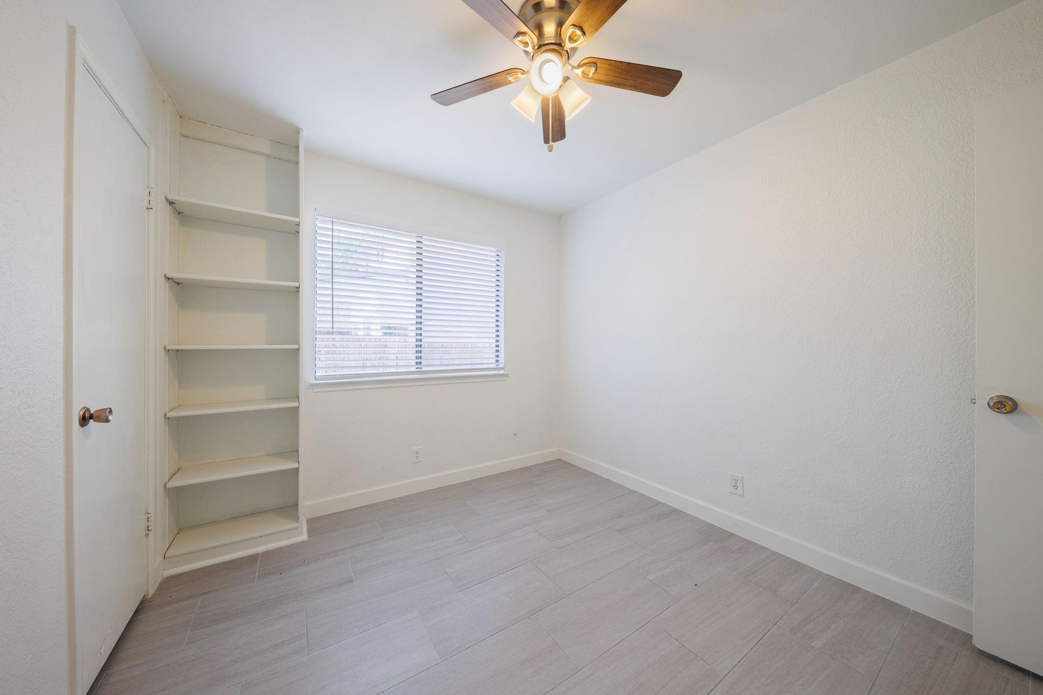 808 Primrose LN