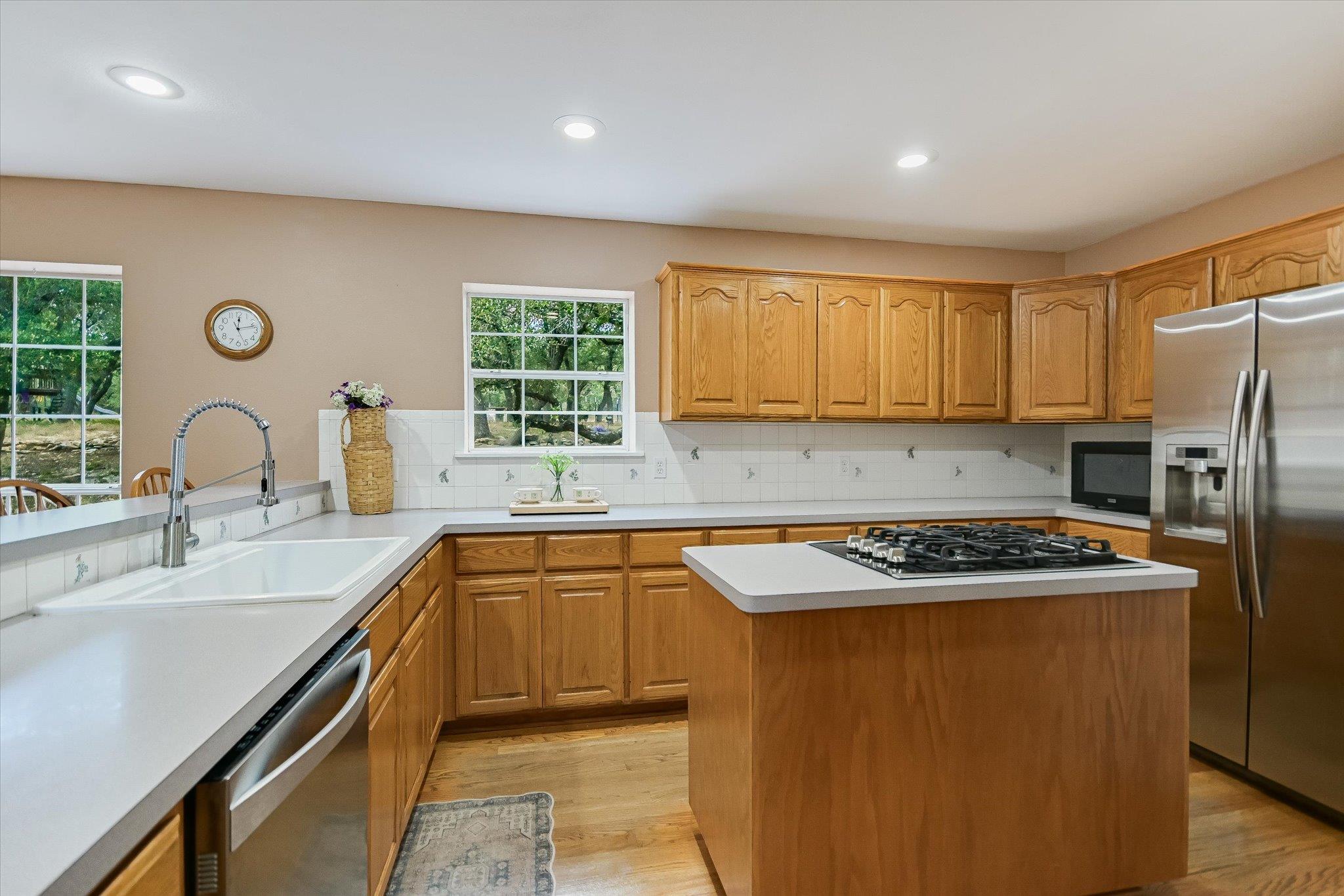 401 N RAINBOW RANCH RD