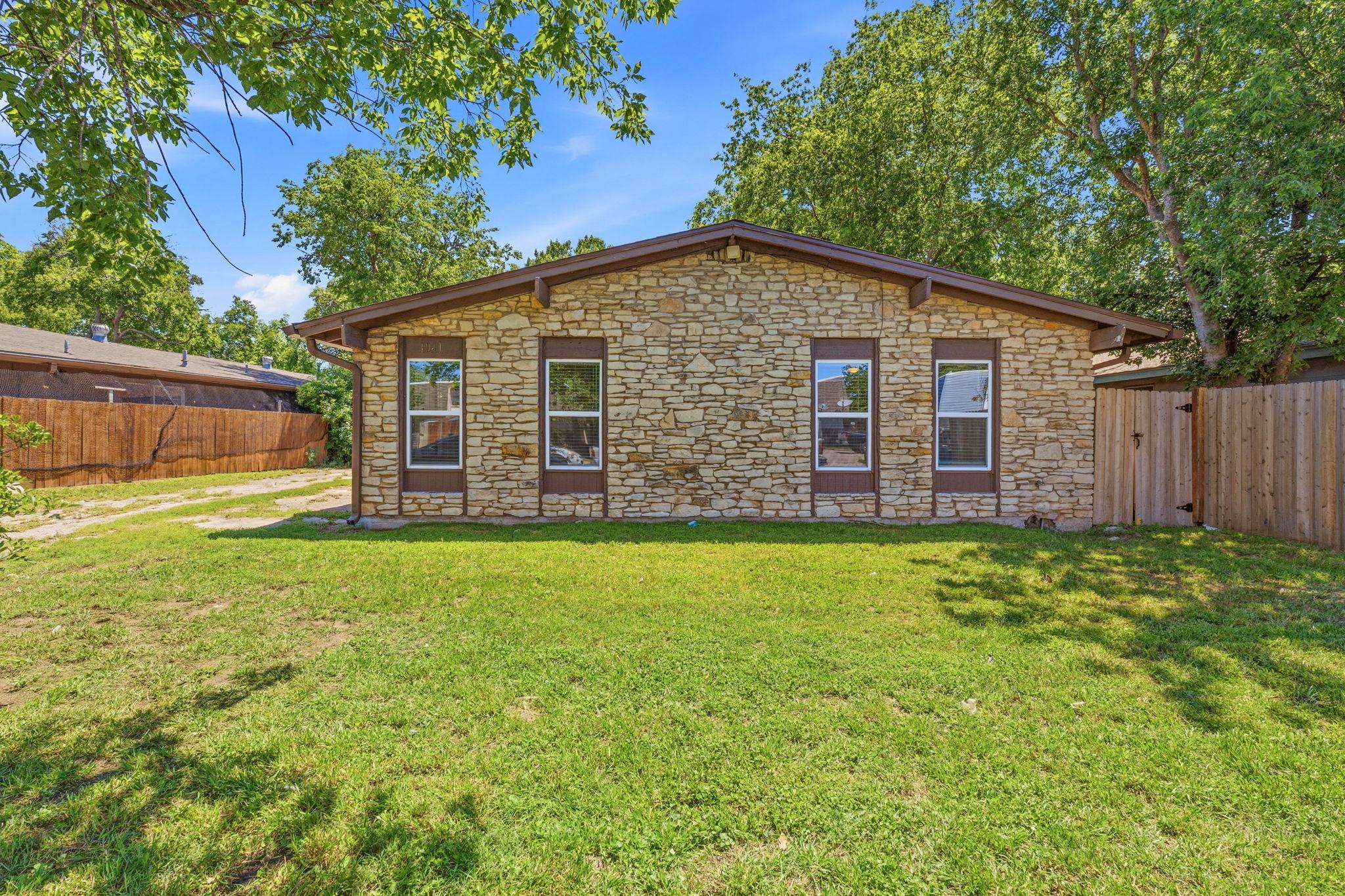 1911 Hearthside DR Unit: A/B