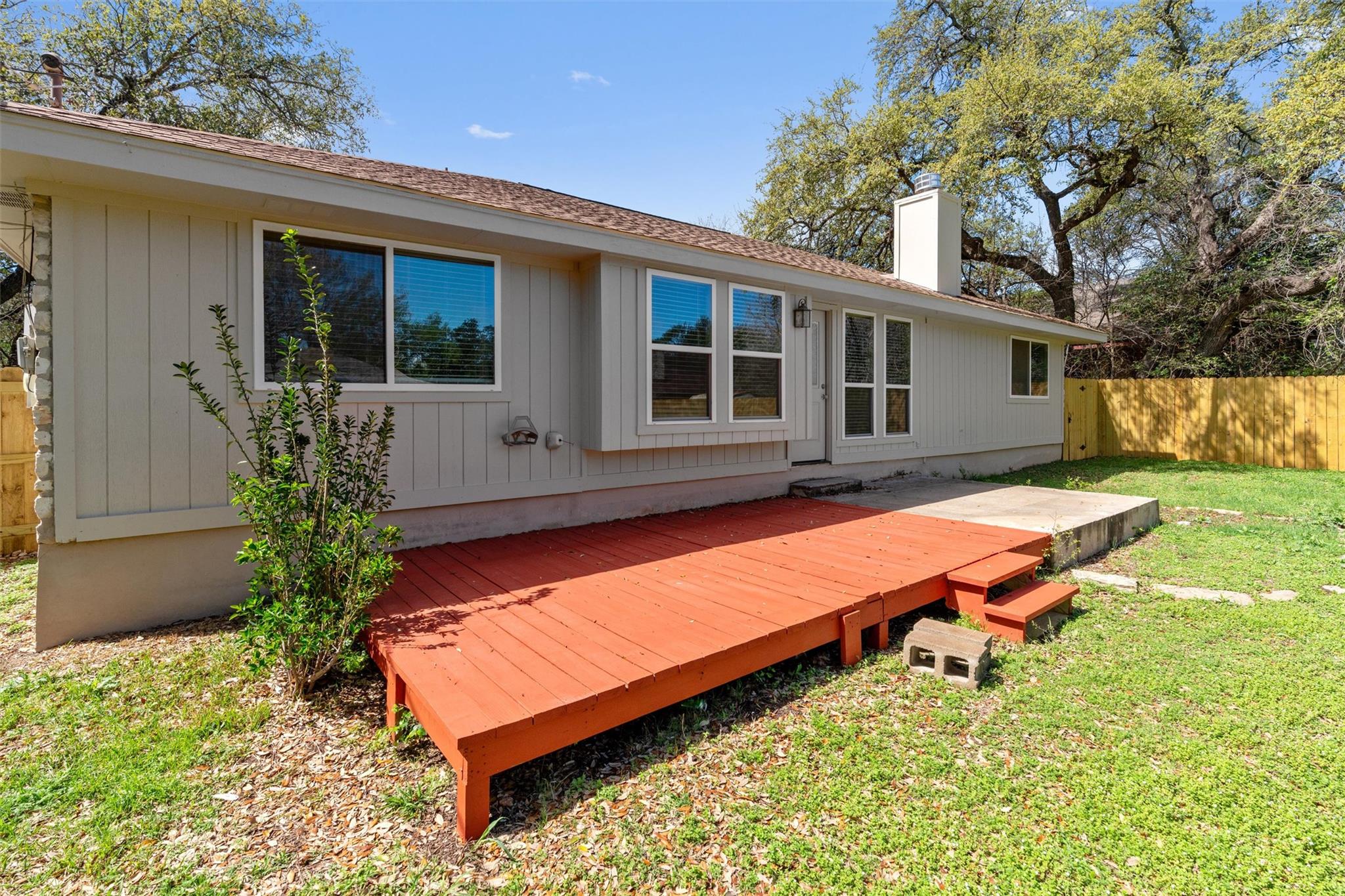 212 Rockcrest DR
