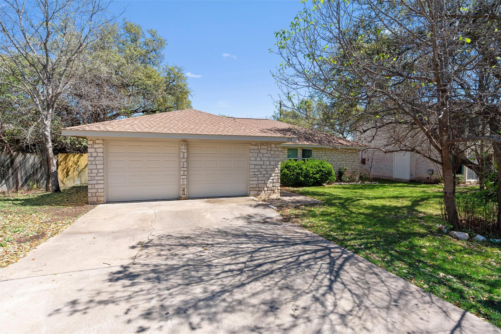 212 Rockcrest DR