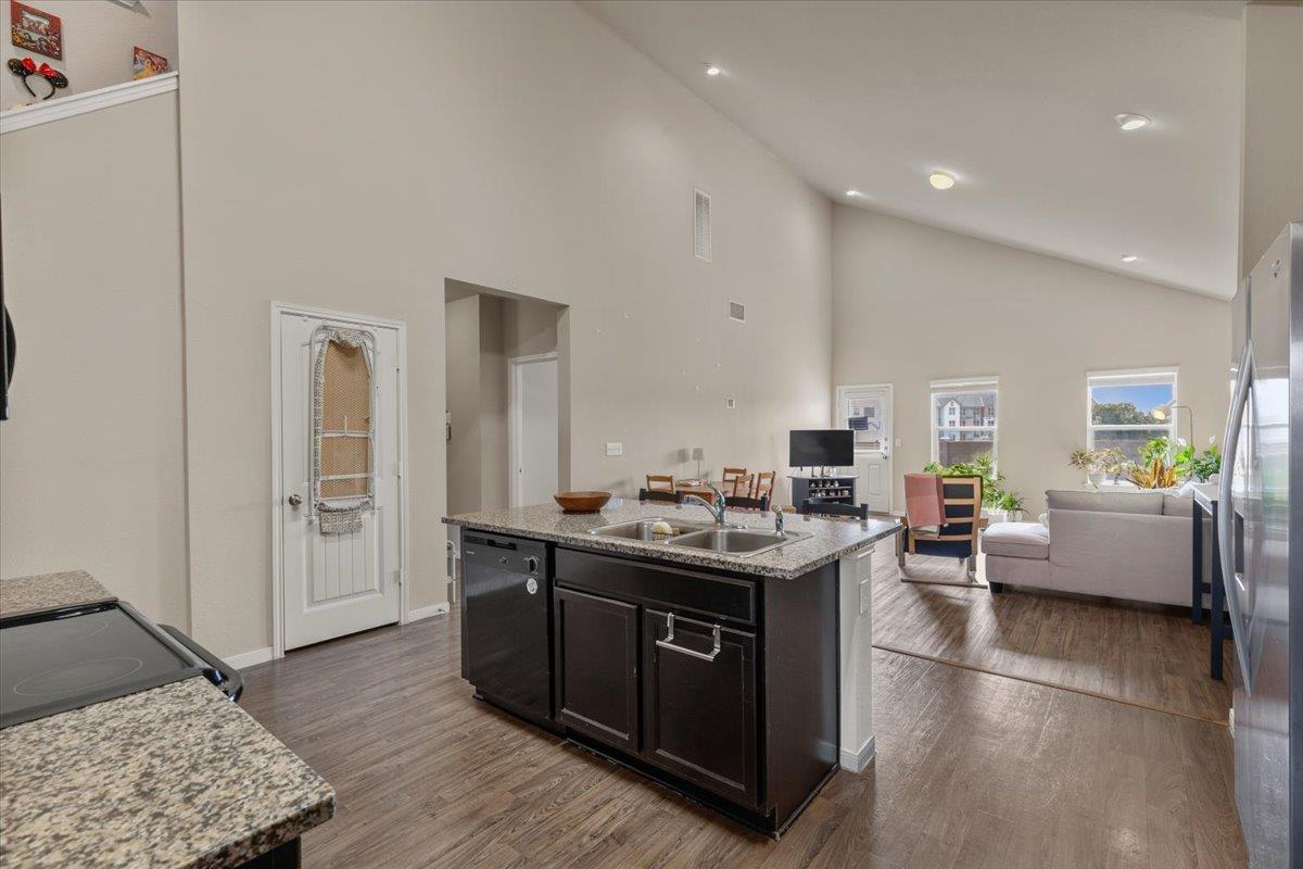 11913 Riparian RD