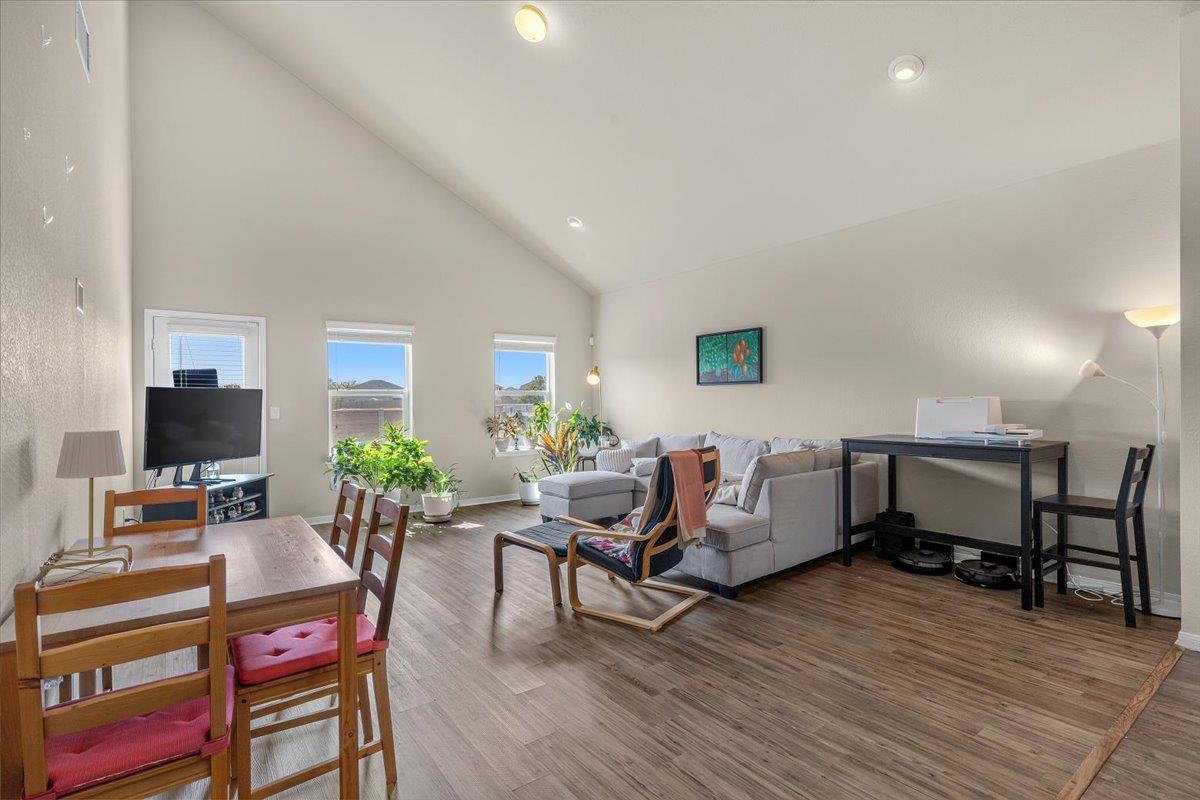 11913 Riparian RD