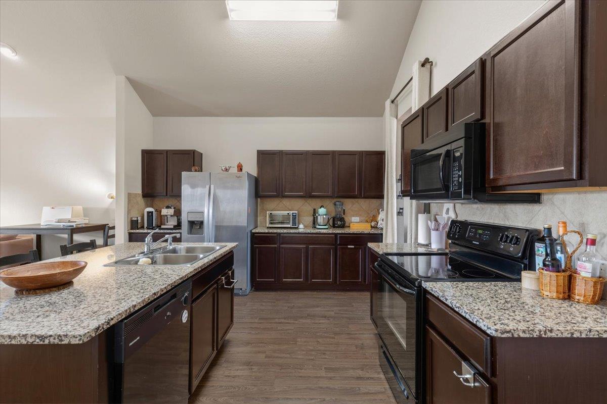 11913 Riparian RD