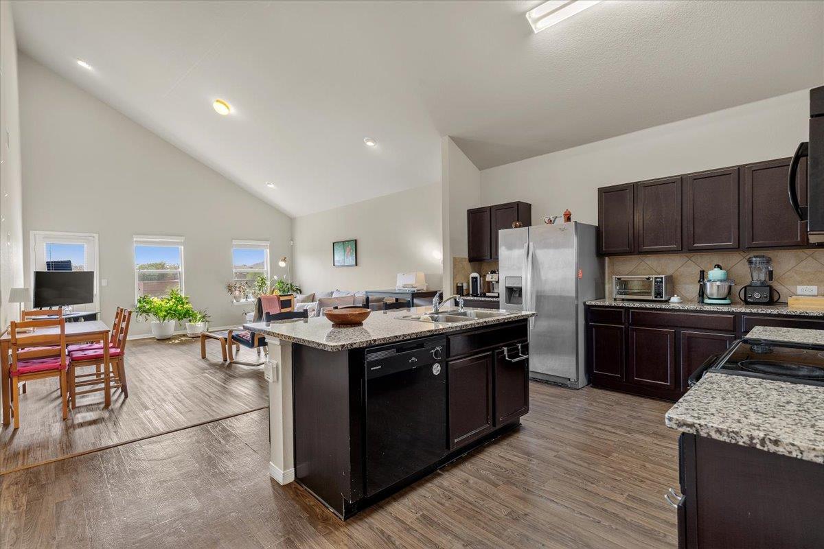 11913 Riparian RD
