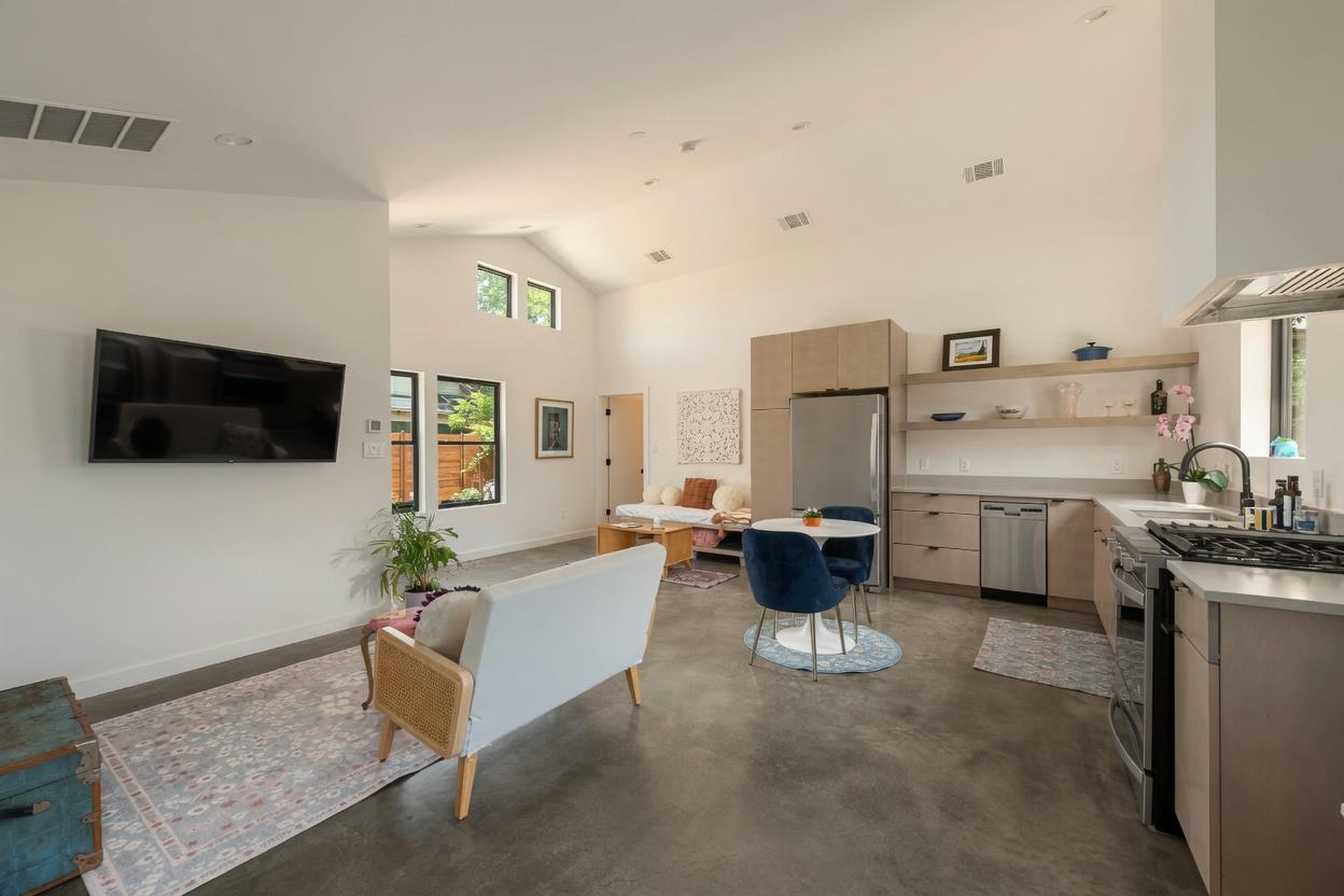 804 W Annie ST # 2