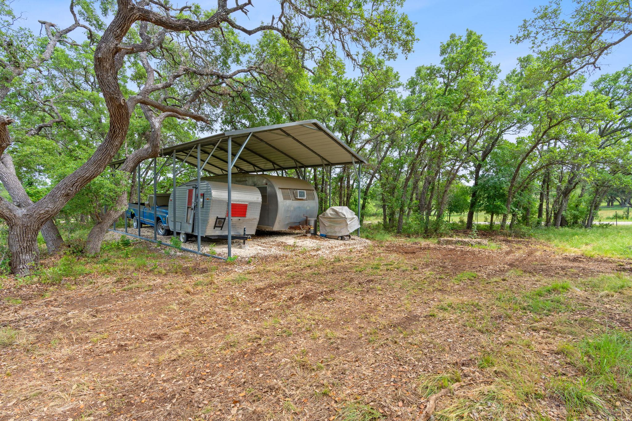 385 Country LN