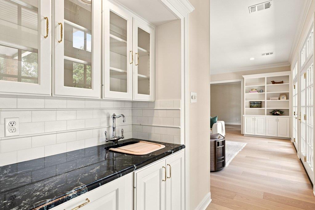 3608 Woodcutters WAY