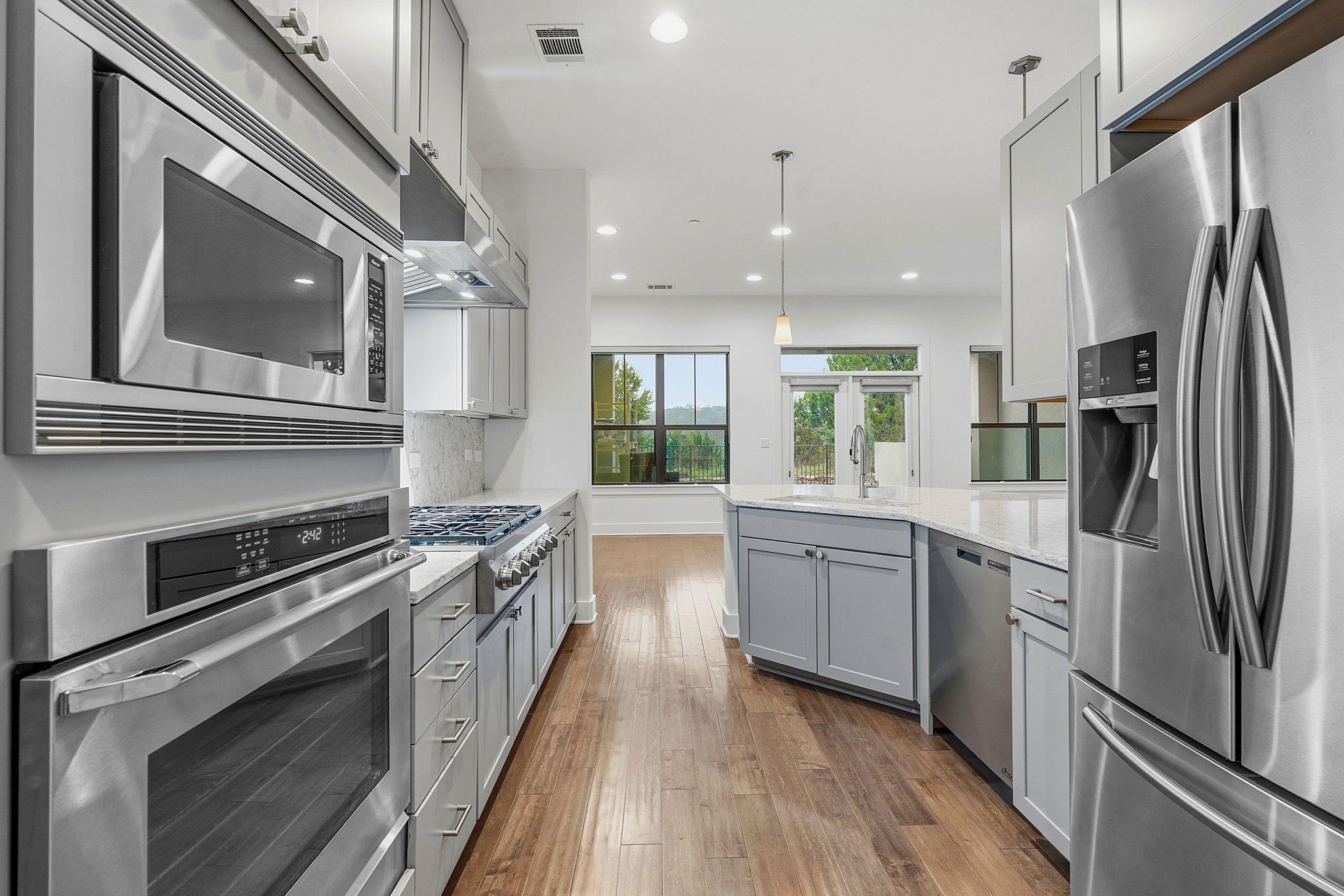 8200 Southwest PKWY # 302