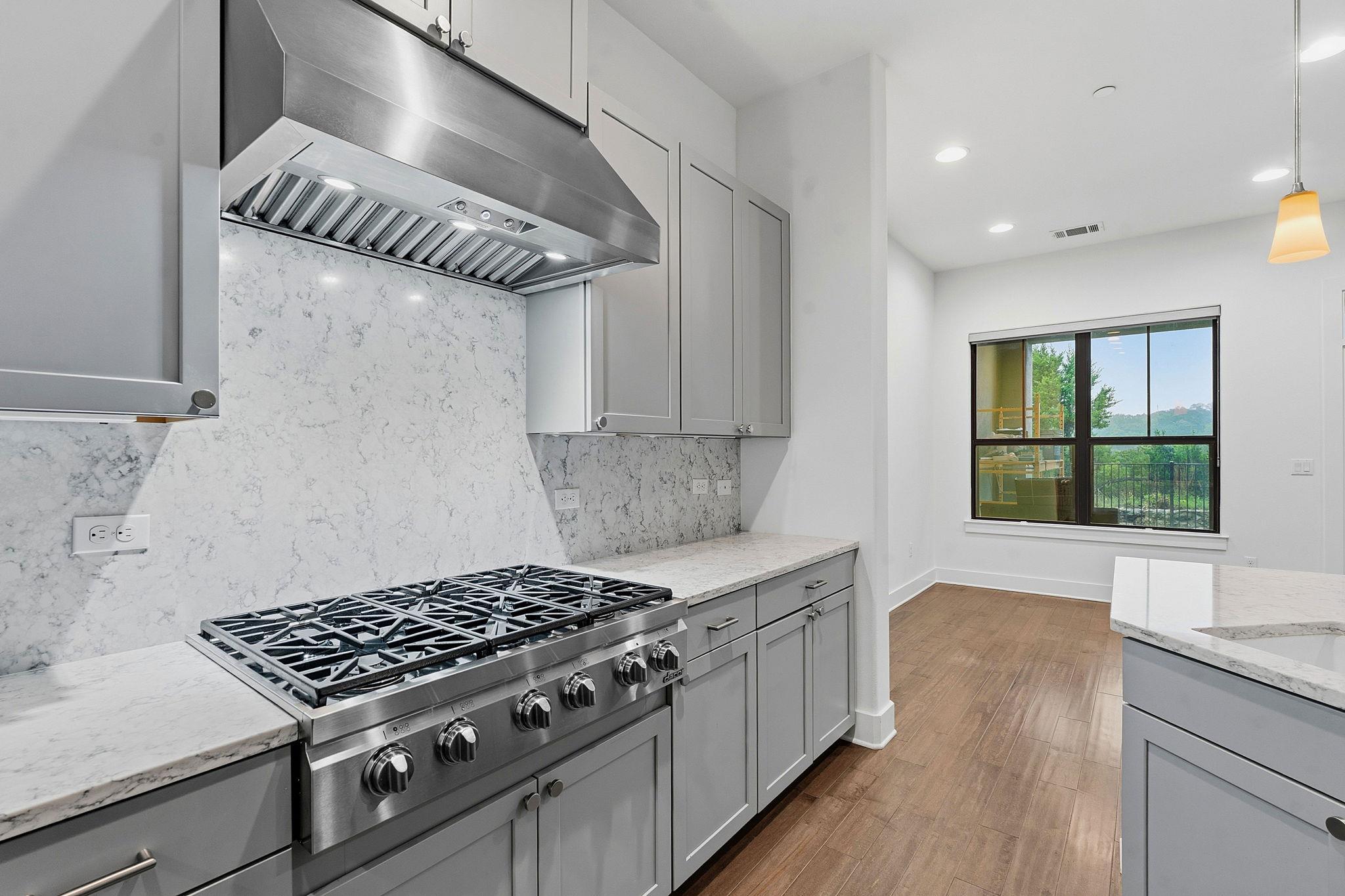 8200 Southwest PKWY # 302