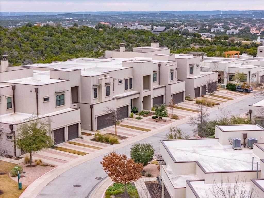 8200 Southwest PKWY # 302
