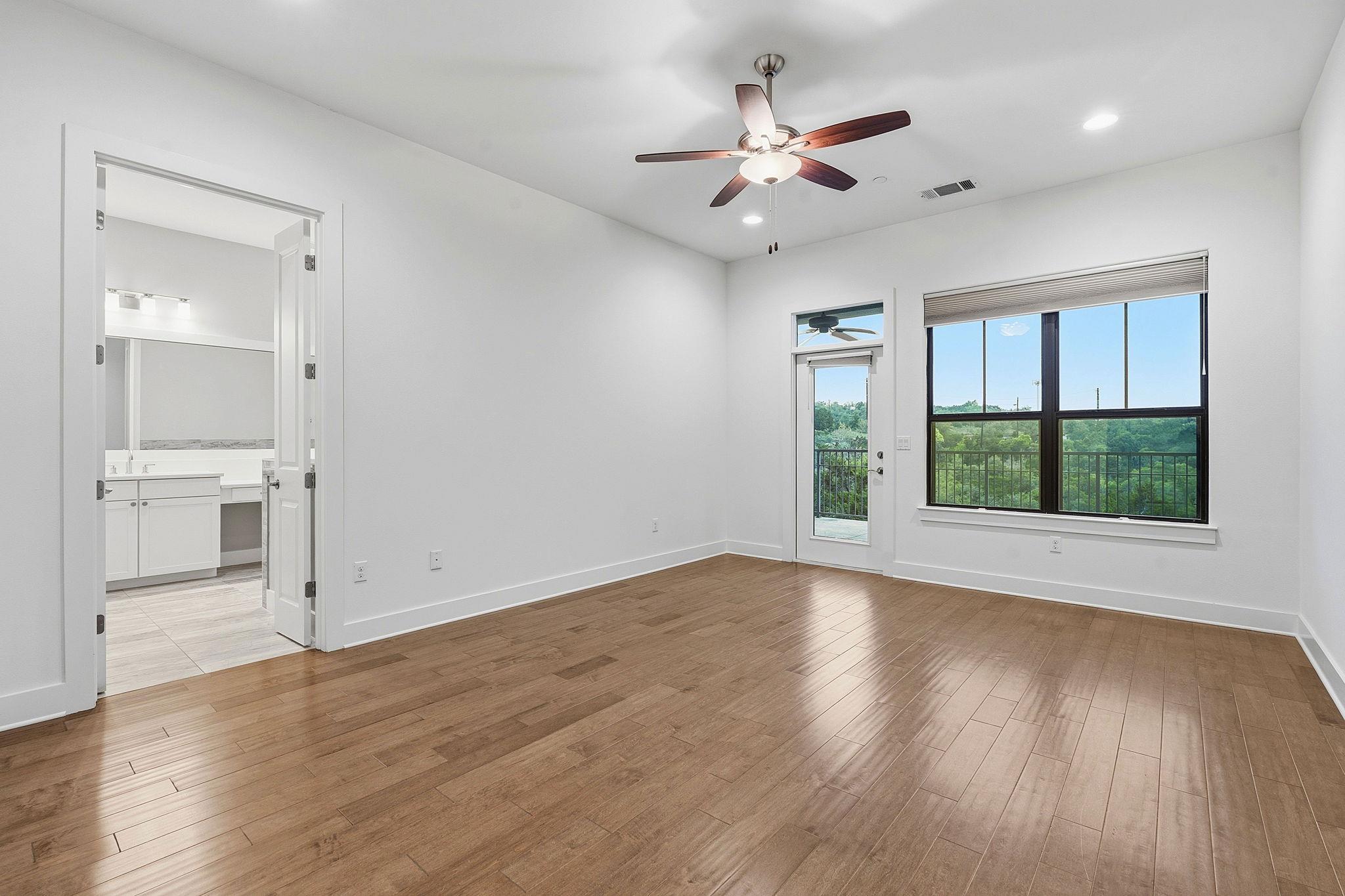 8200 Southwest PKWY # 302