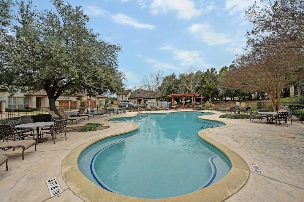 8200 Southwest PKWY # 302