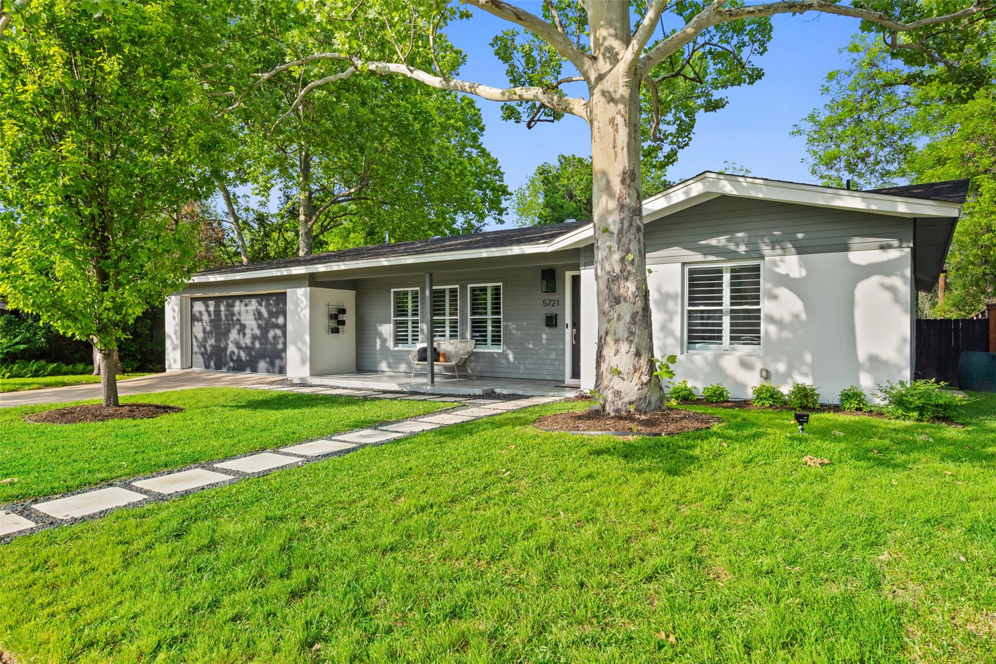 5721 Louise LN