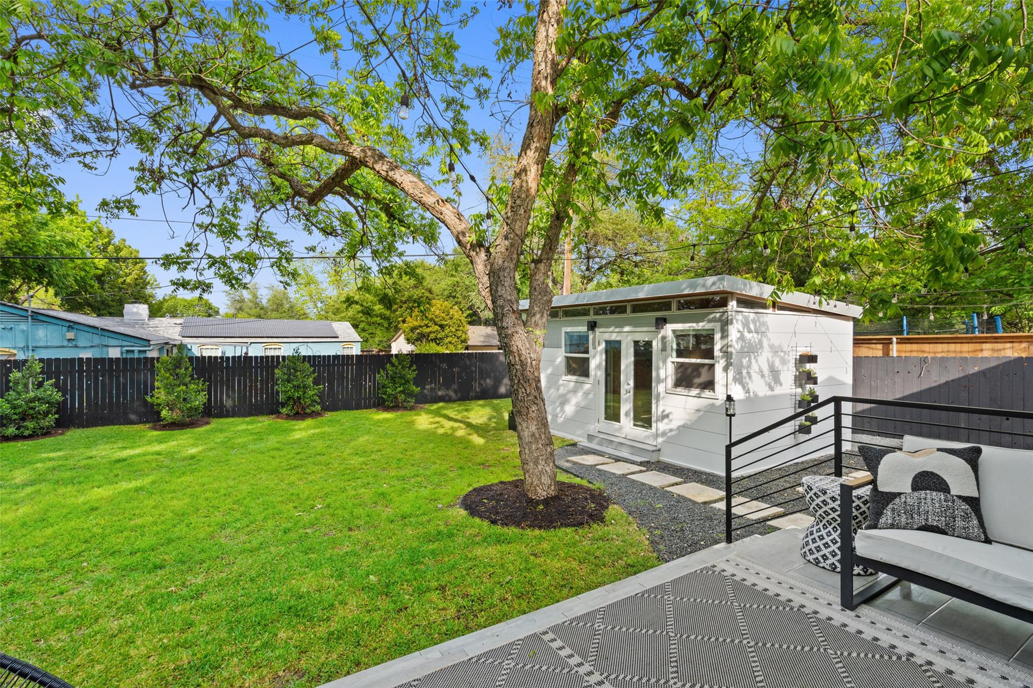 5721 Louise LN