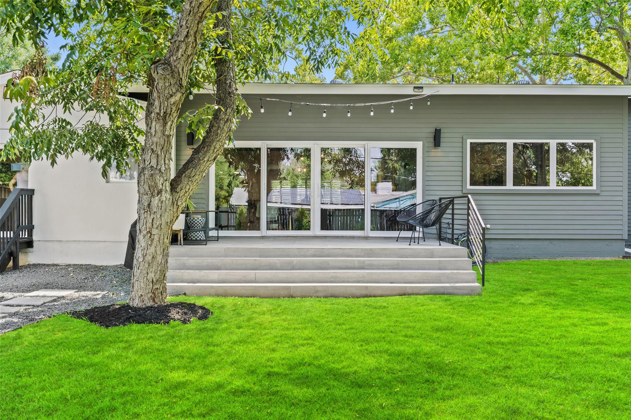 5721 Louise LN