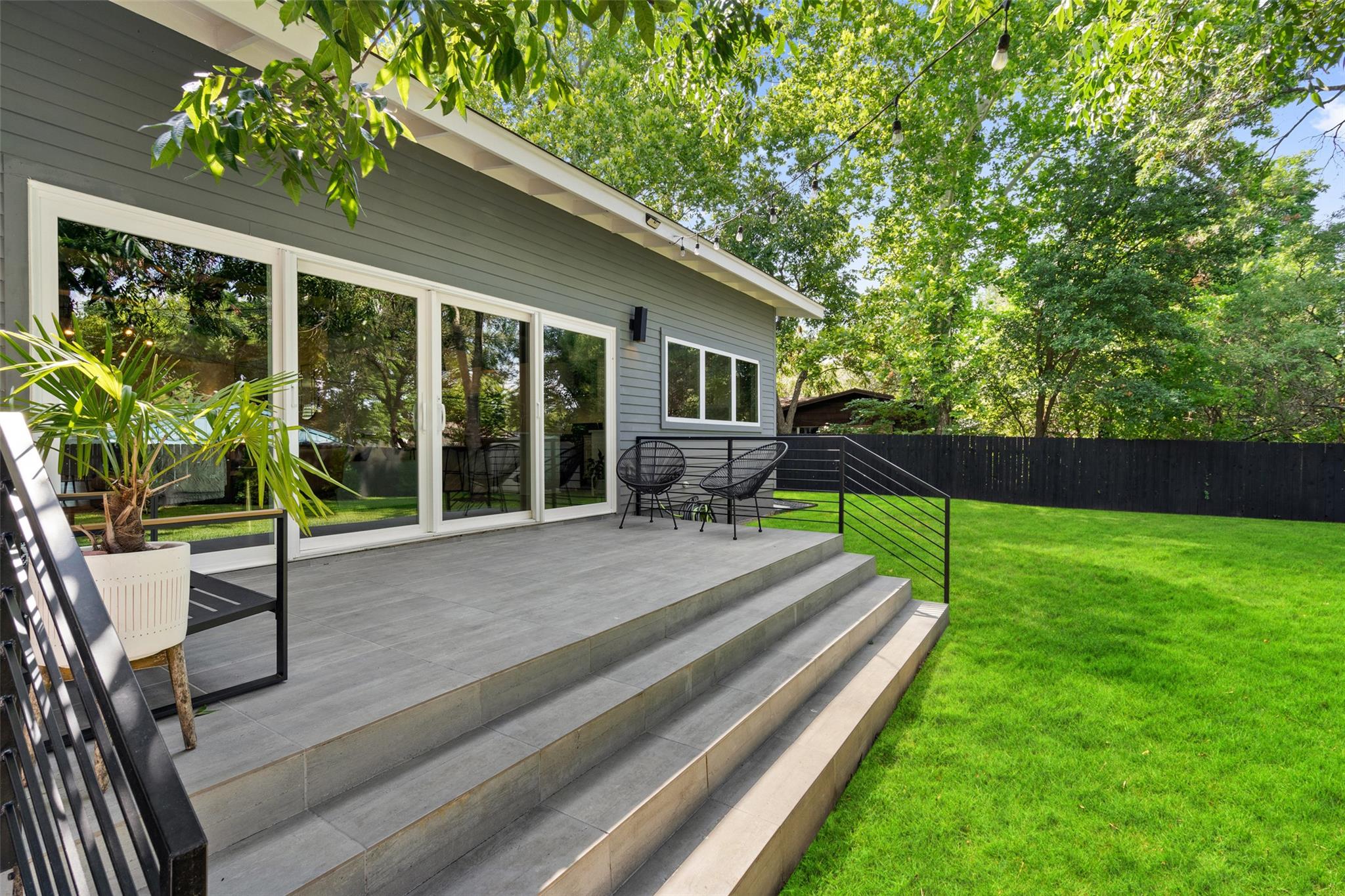 5721 Louise LN