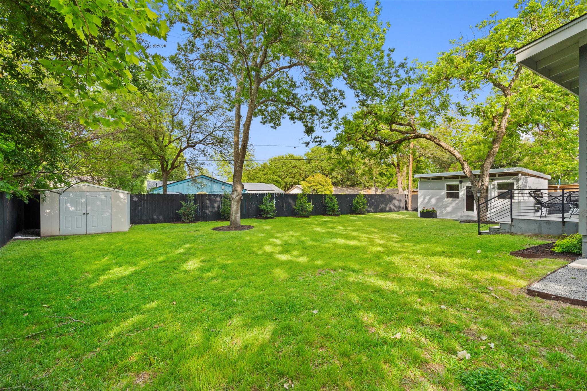 5721 Louise LN