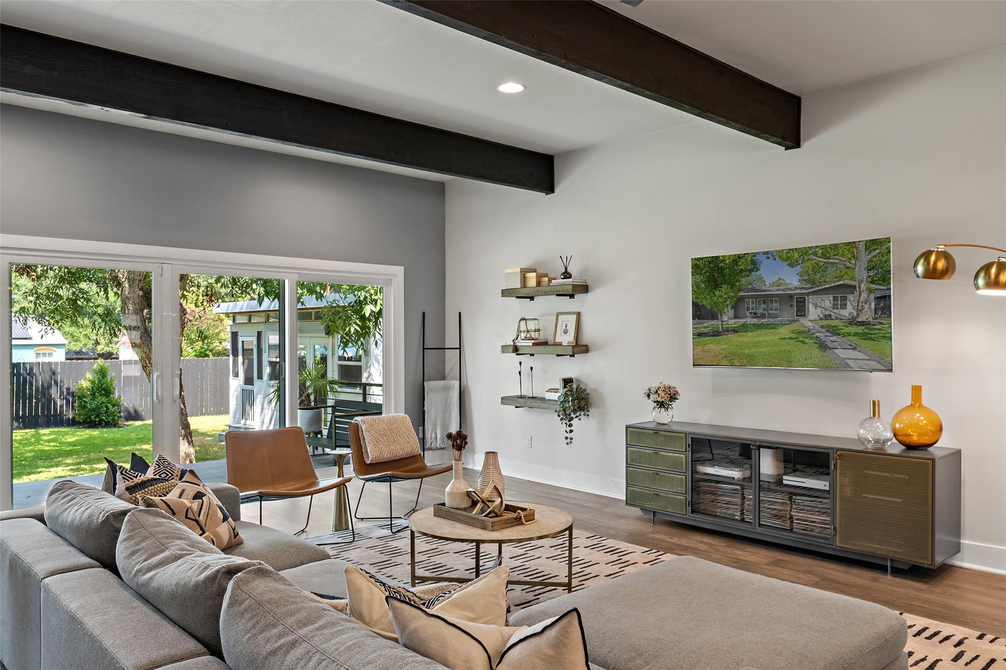 5721 Louise LN
