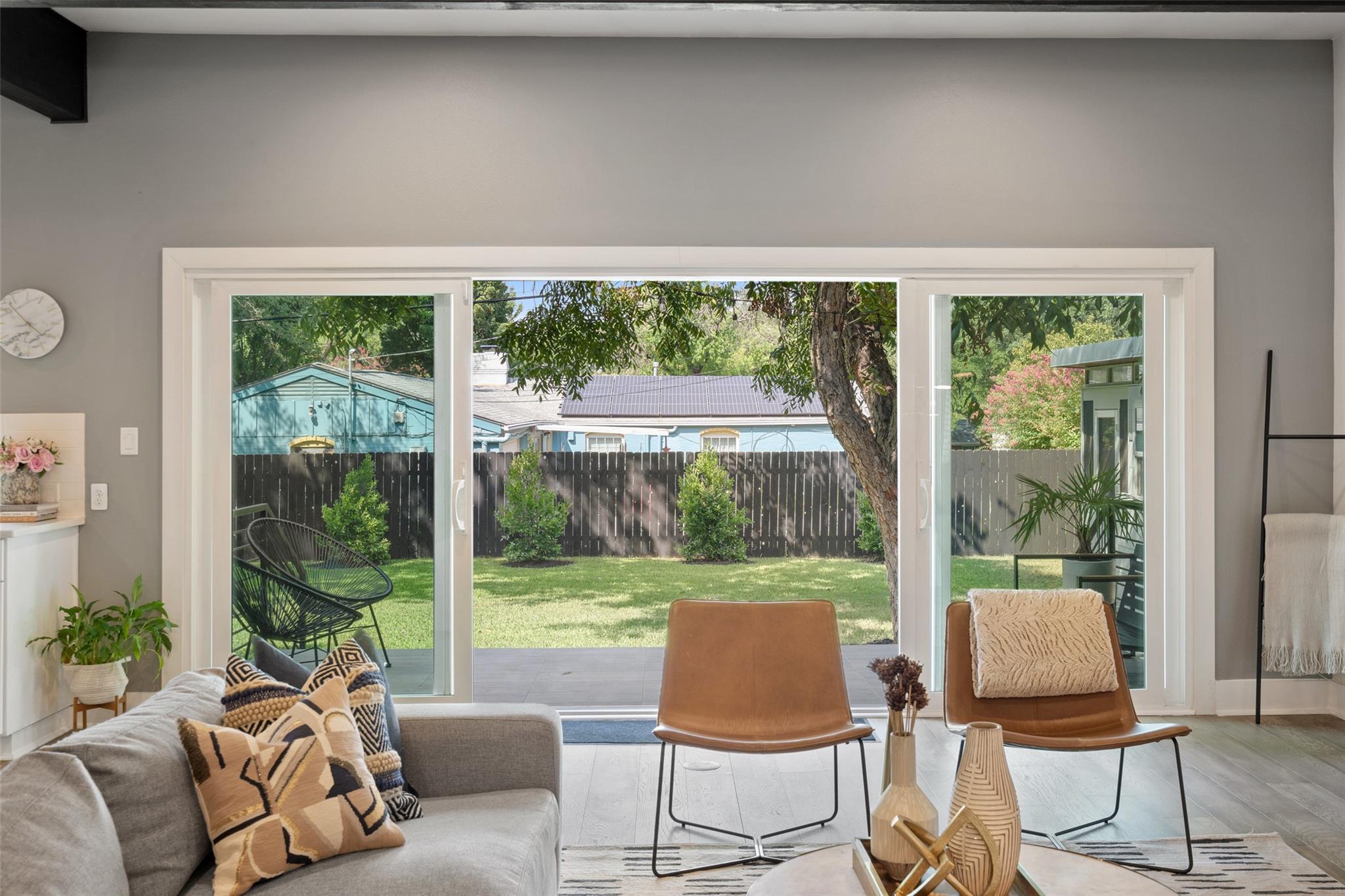 5721 Louise LN