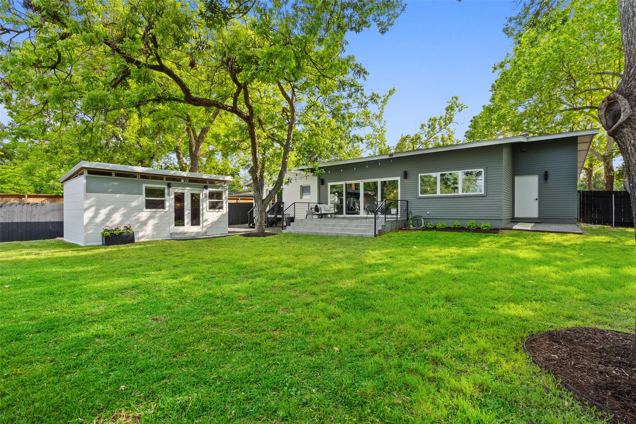 5721 Louise LN