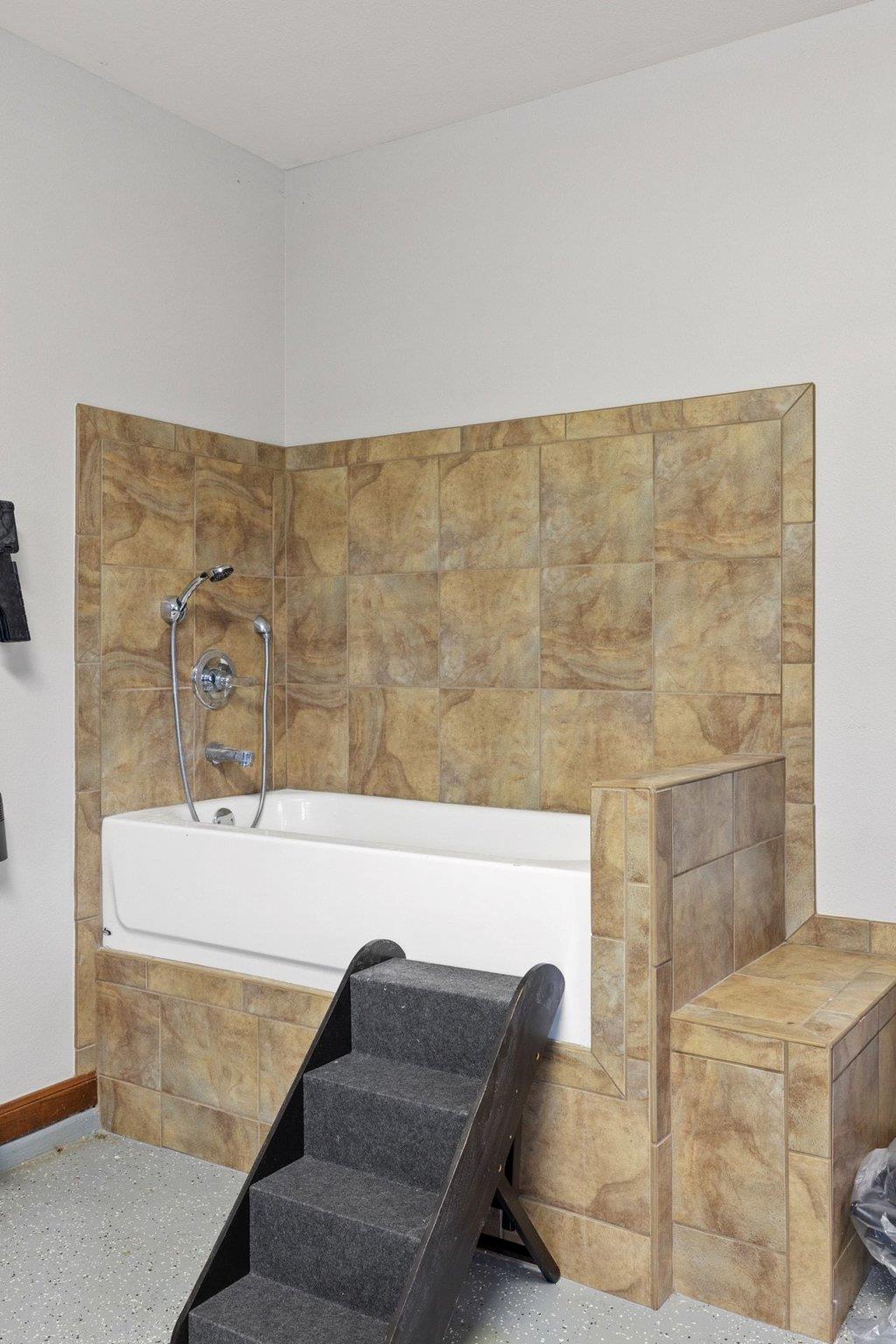 272 Whitney Woods CIR