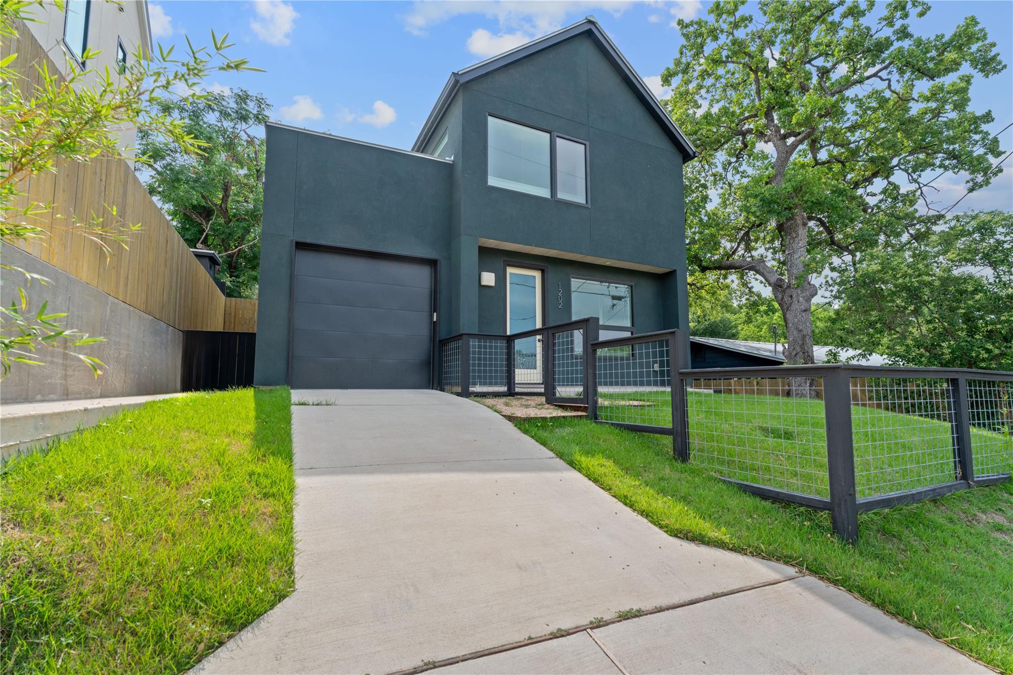 1202 Greenwood Ave