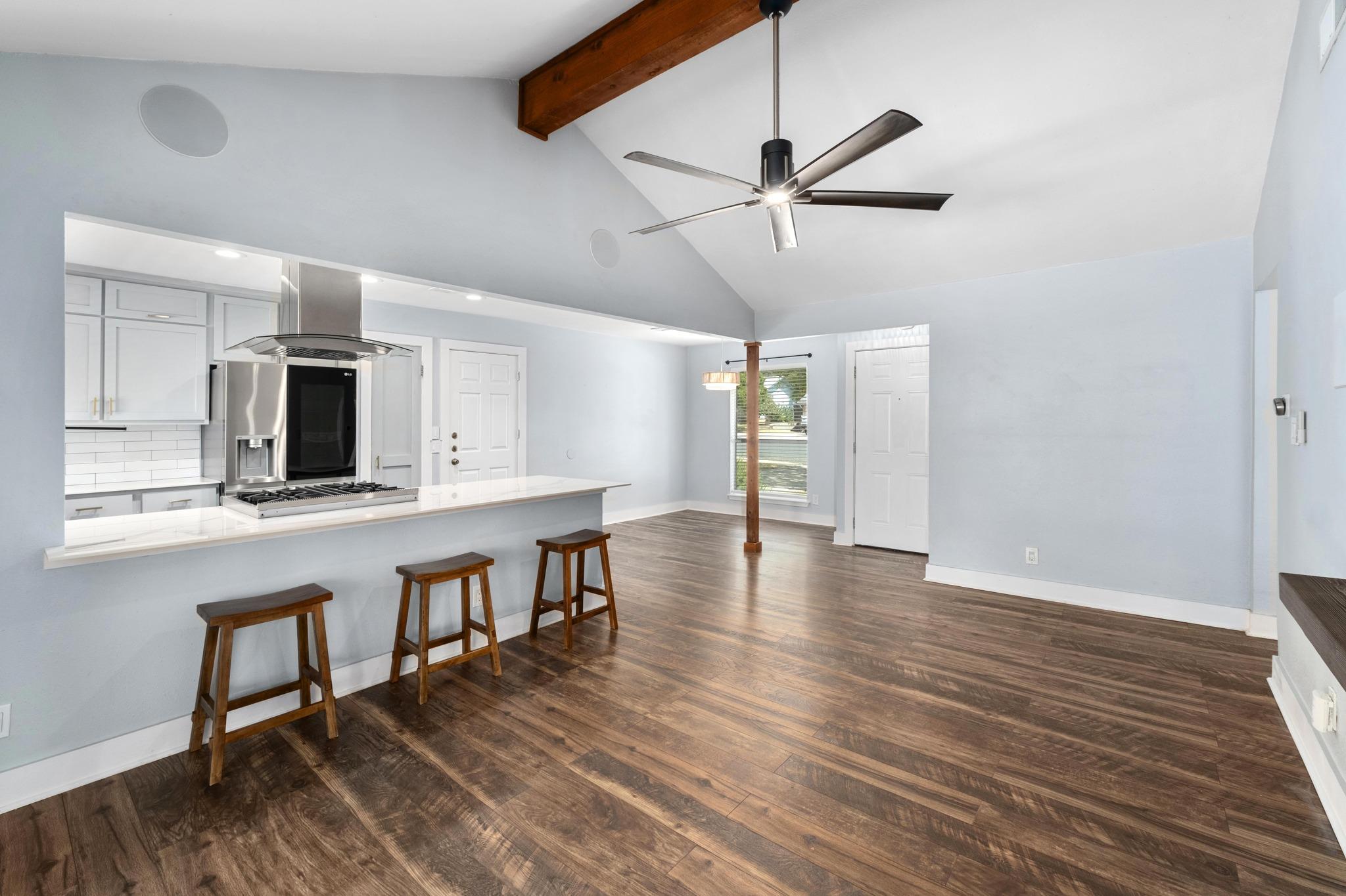 7404 Lunar DR