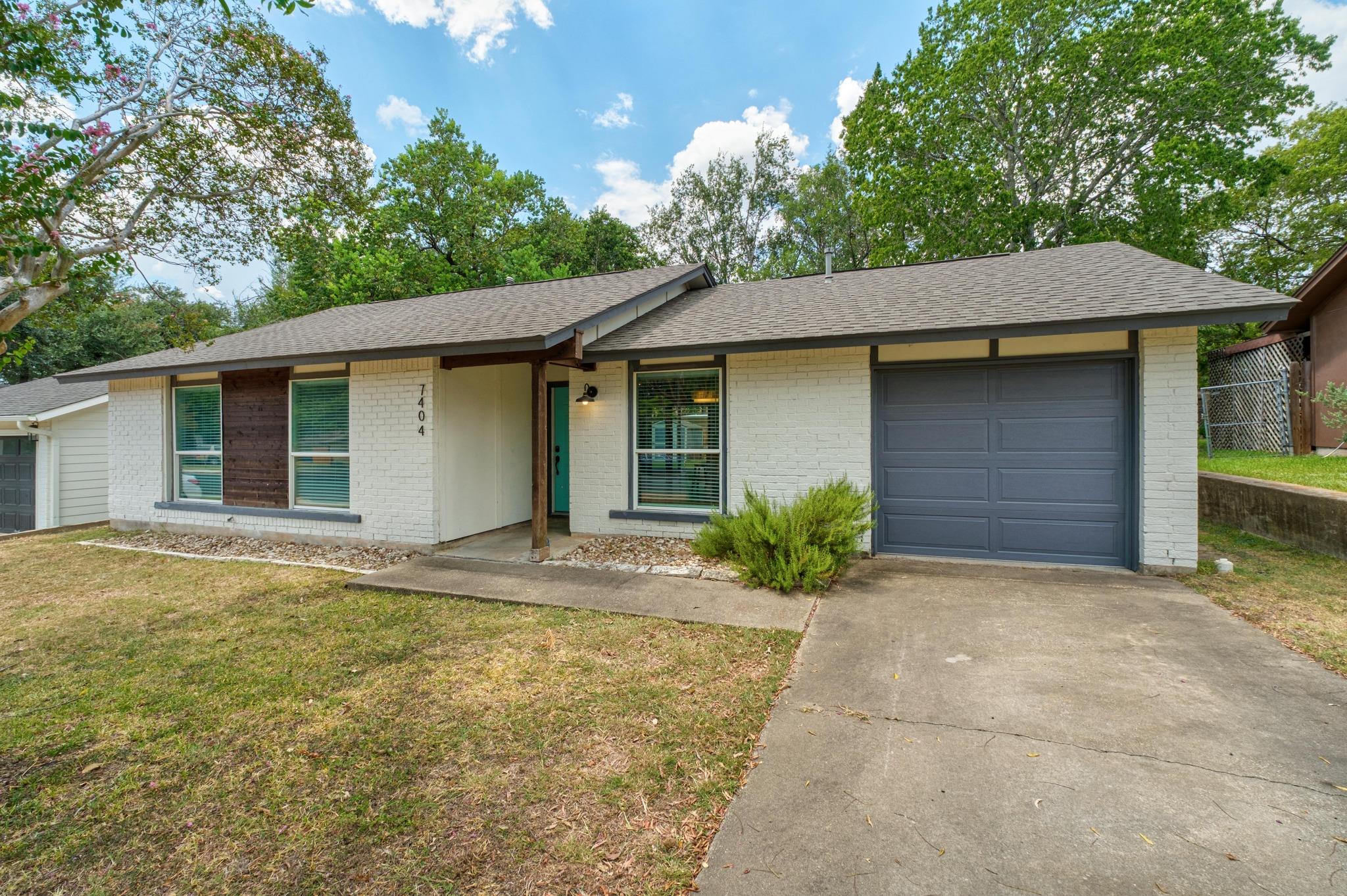 7404 Lunar DR