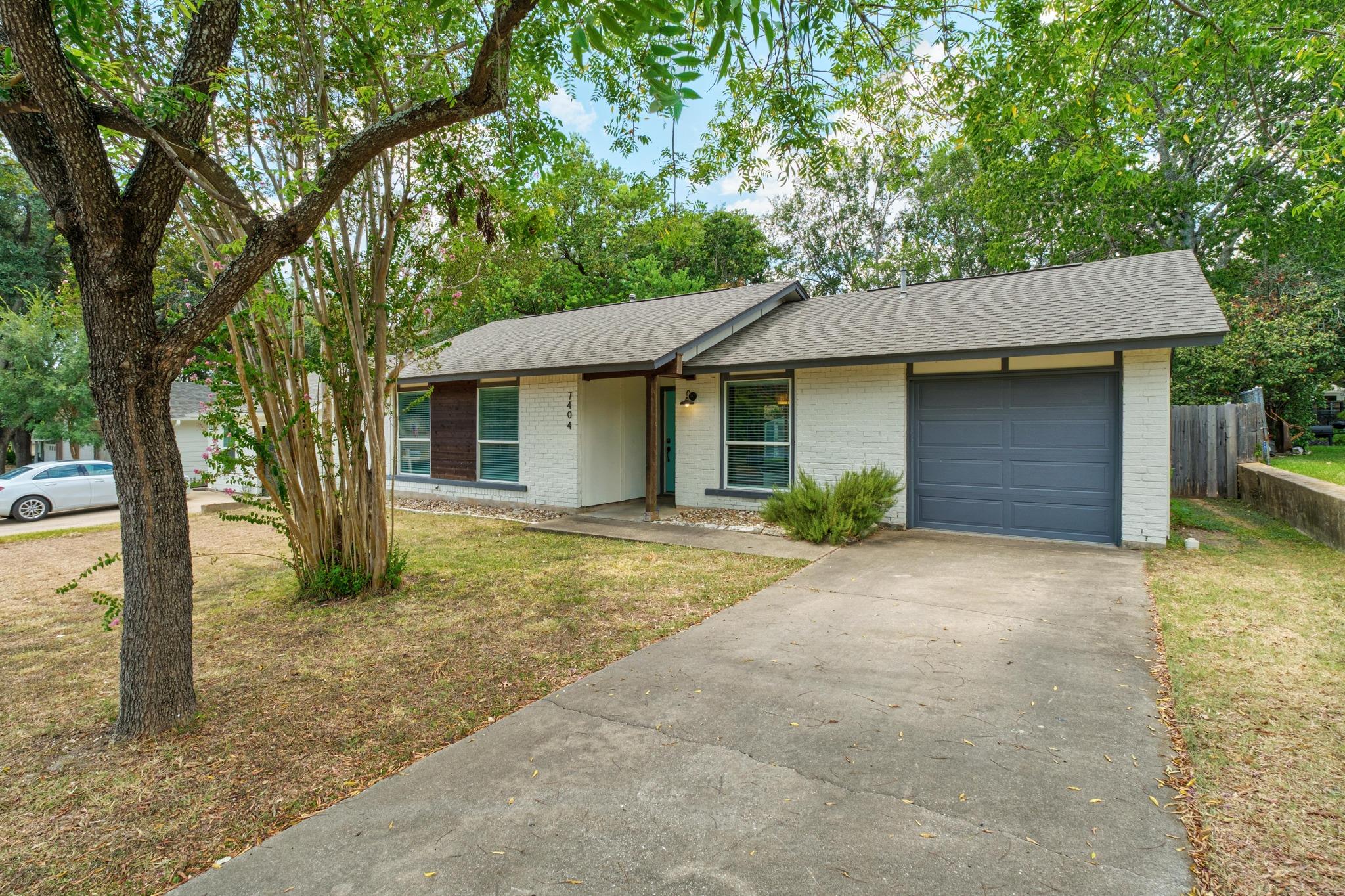 7404 Lunar DR