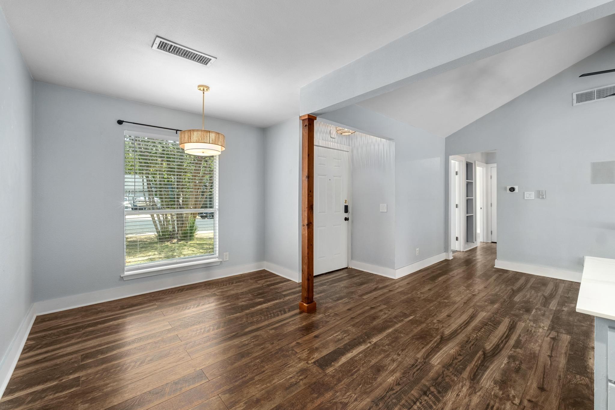 7404 Lunar DR