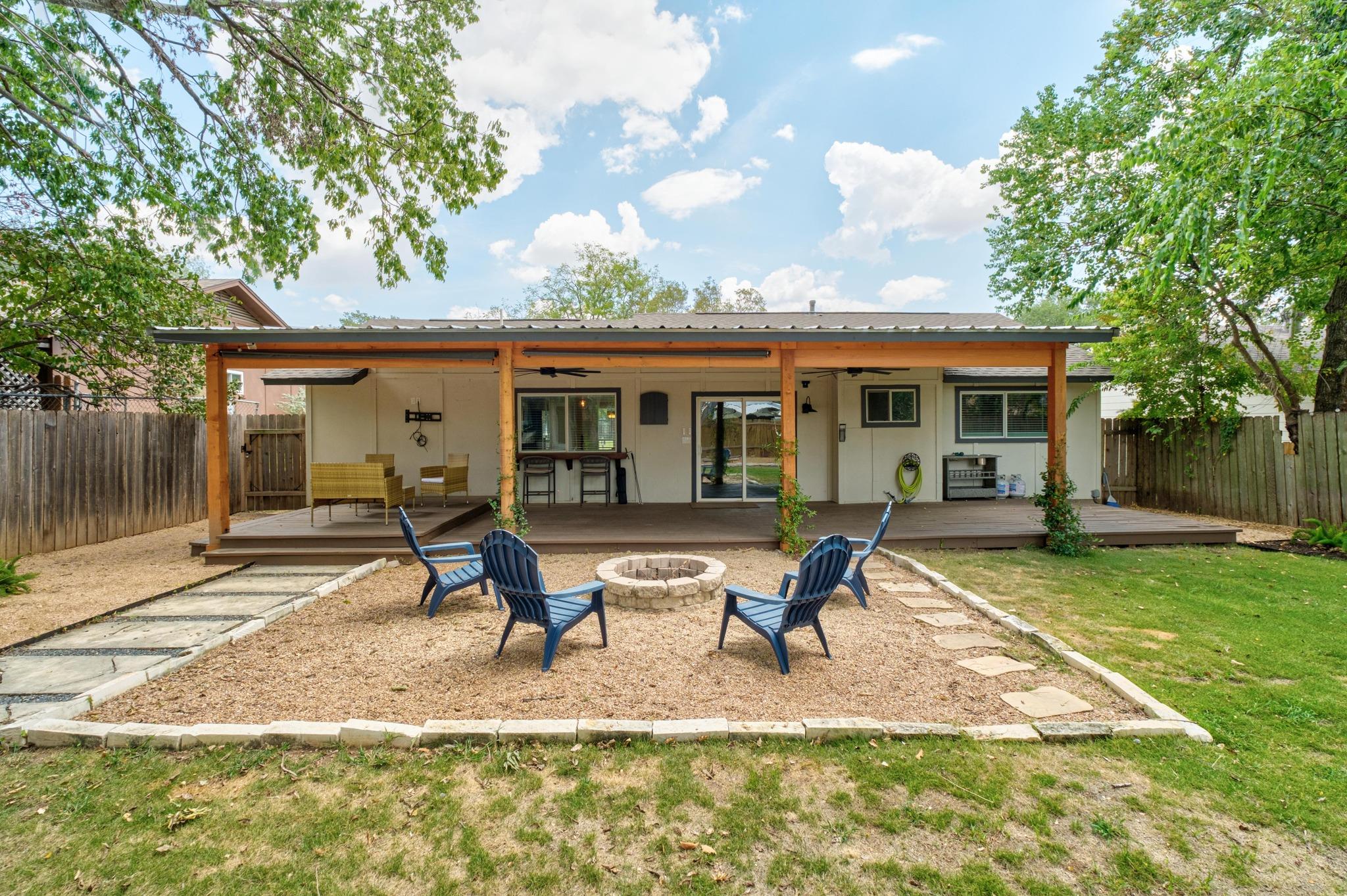 7404 Lunar DR