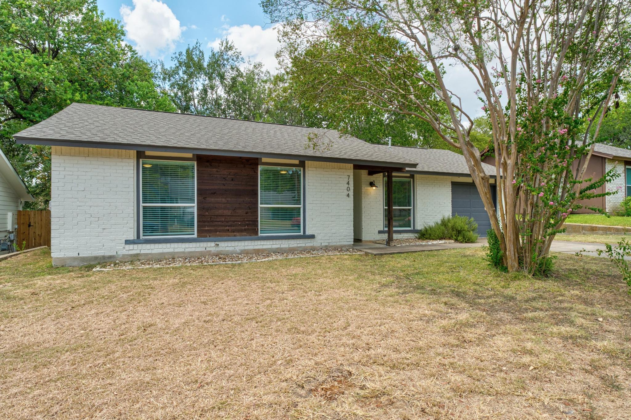 7404 Lunar DR