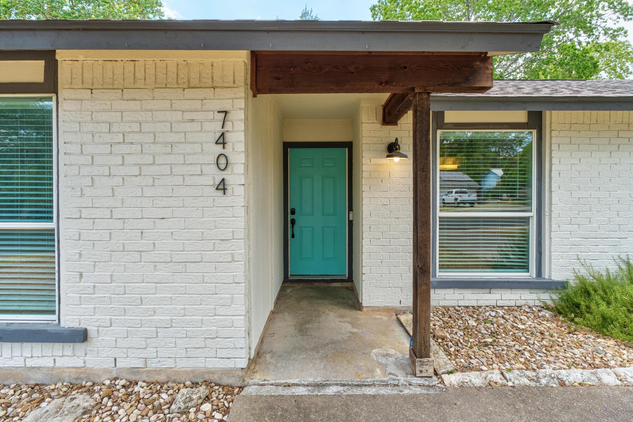 7404 Lunar DR