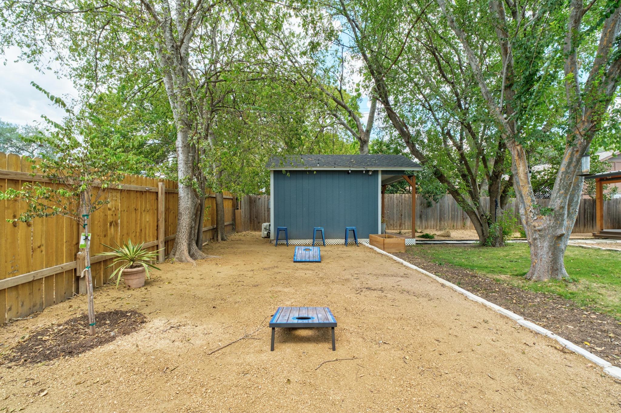 7404 Lunar DR