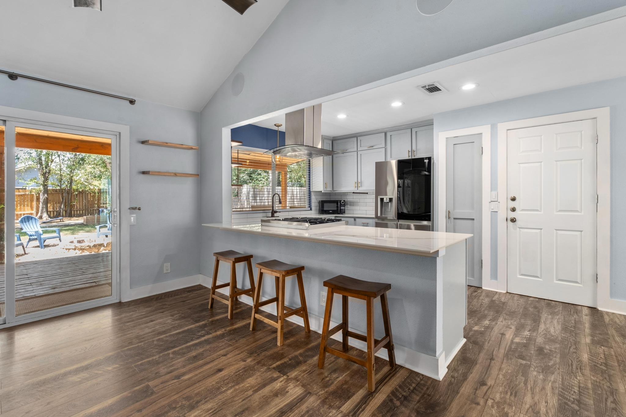 7404 Lunar DR