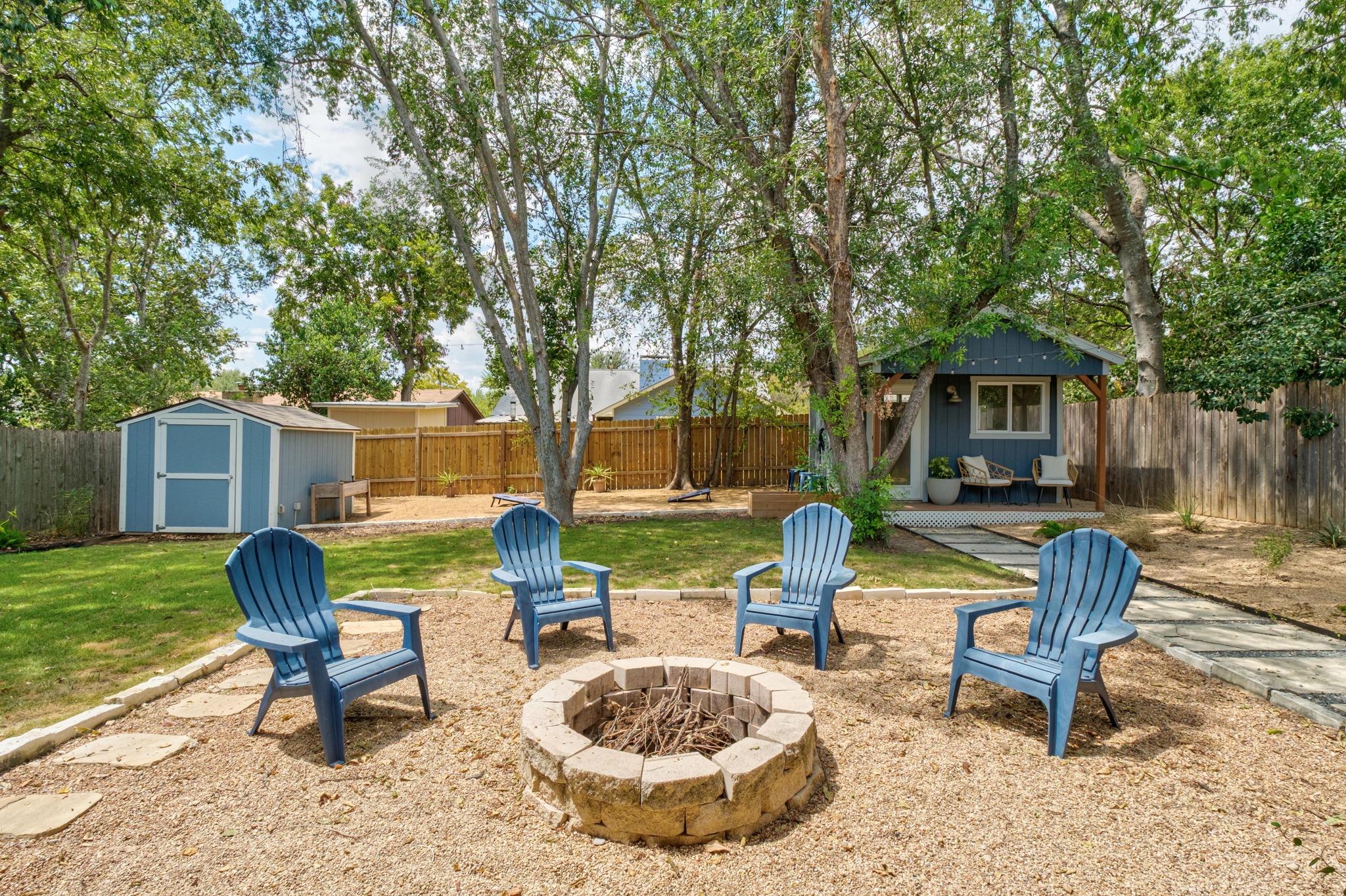 7404 Lunar DR