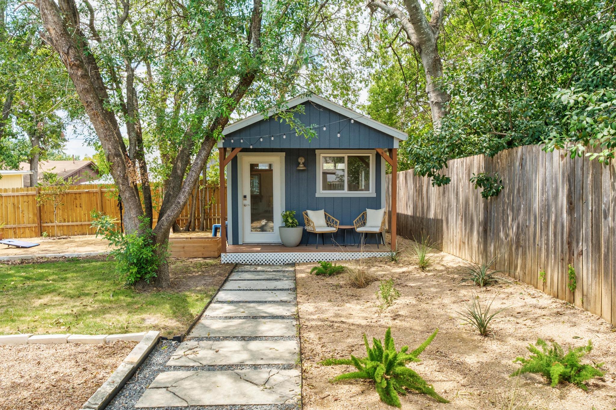 7404 Lunar DR