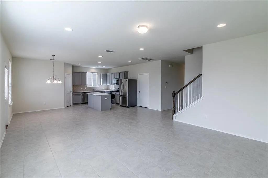 1525 Cliffbrake WAY