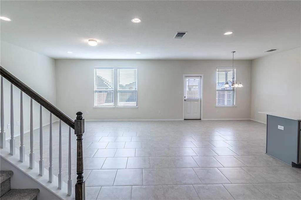 1525 Cliffbrake WAY