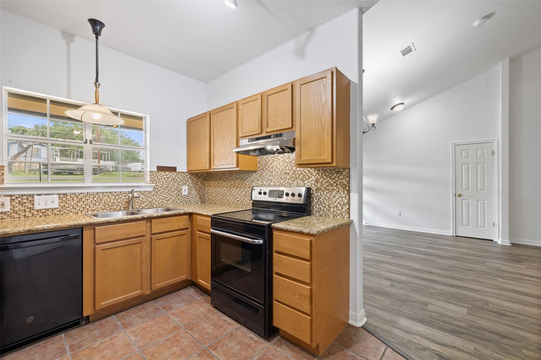 1301 S Quinlan Park RD