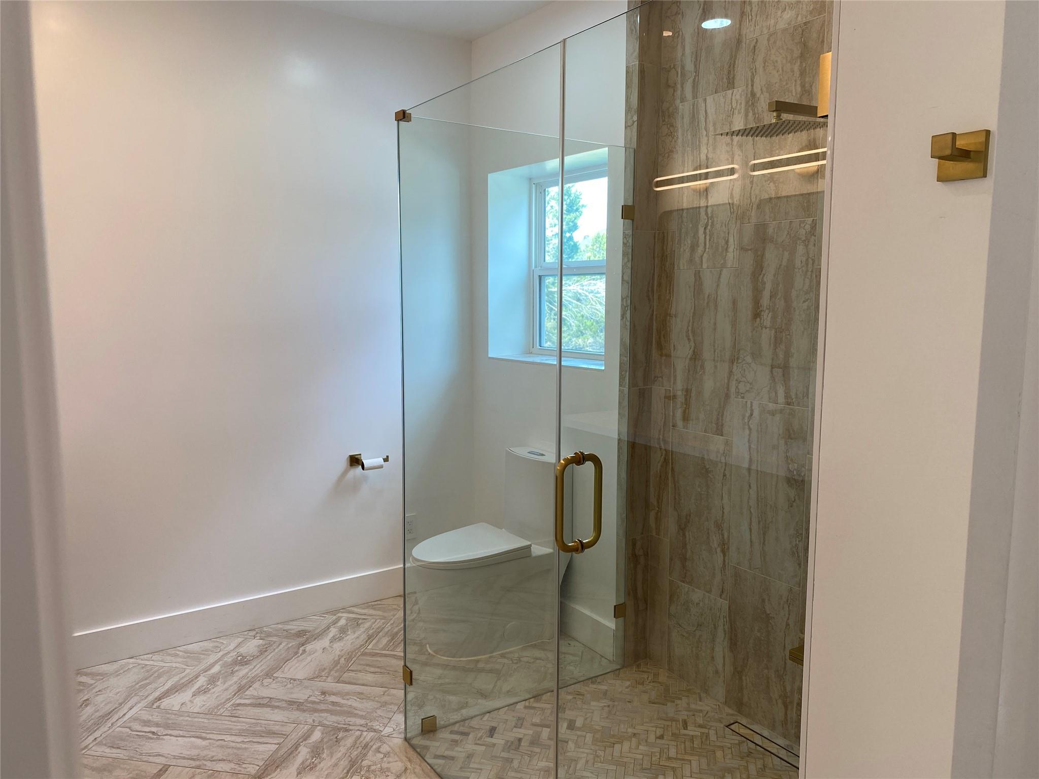 31 HEATHROW LN