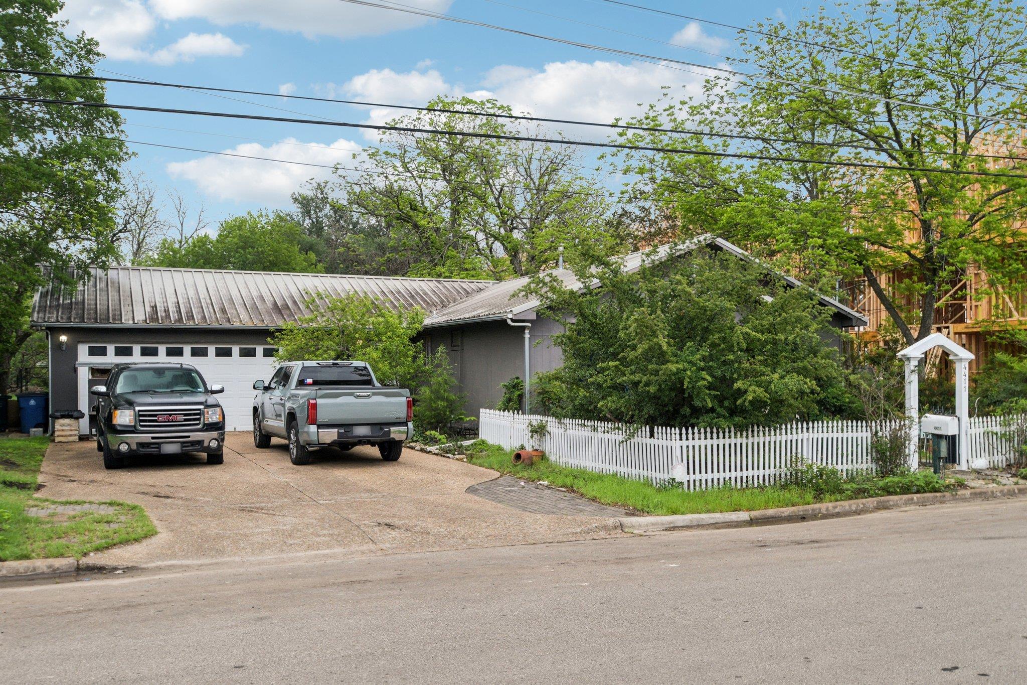 4411 Banister LN