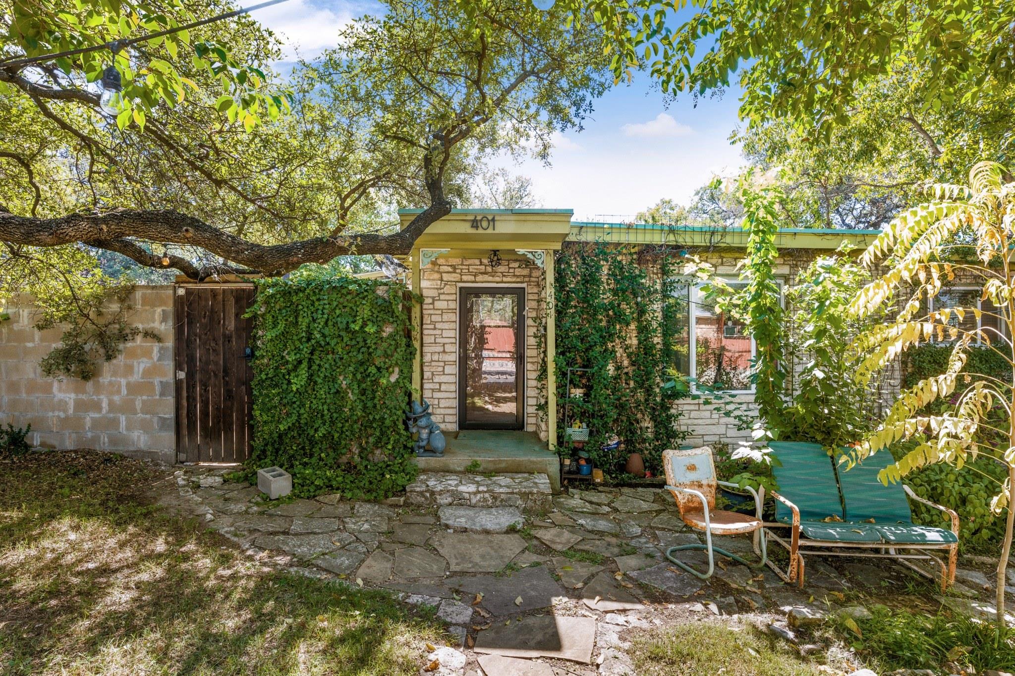 401 W Live Oak St