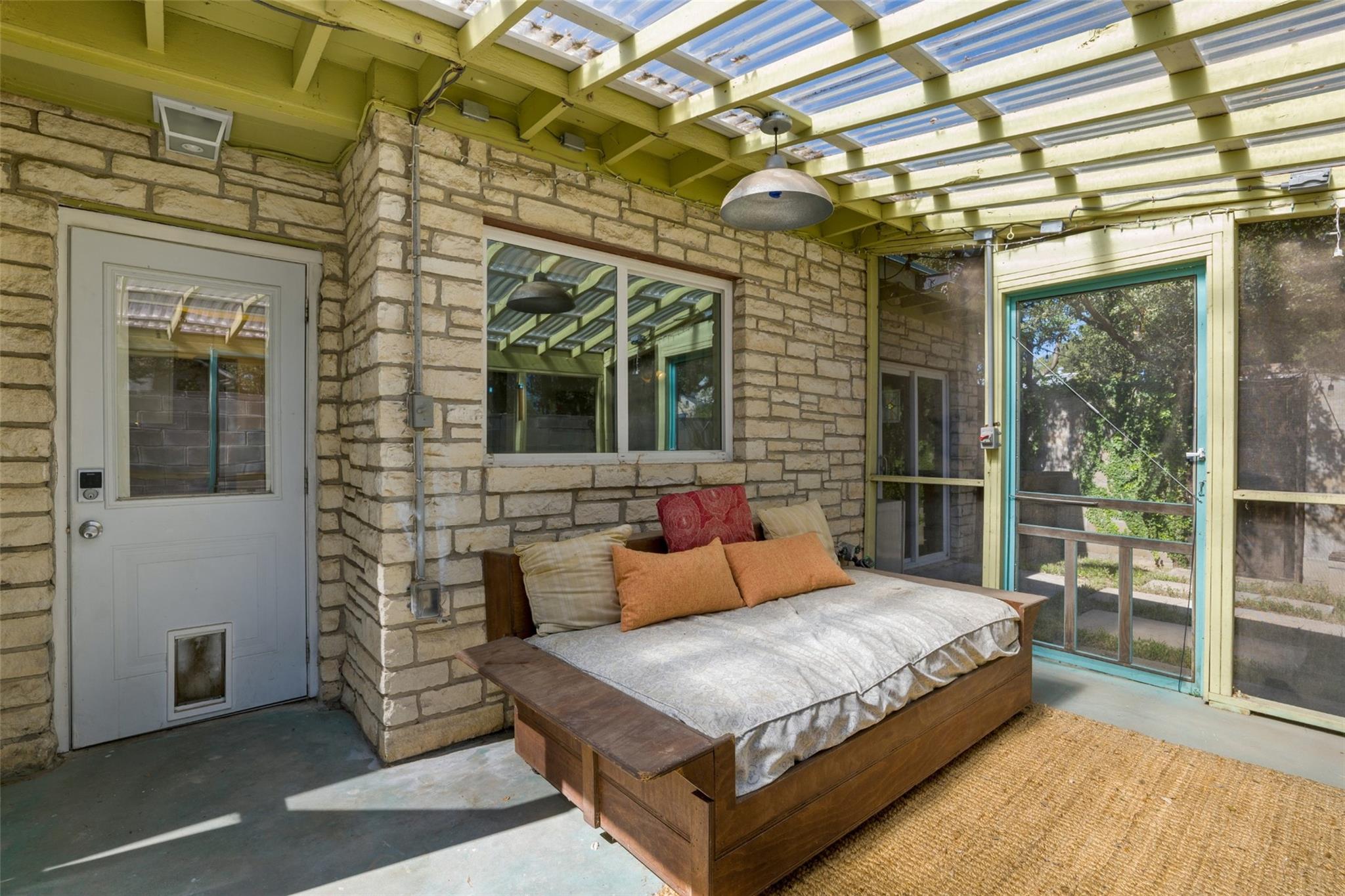 401 W Live Oak St